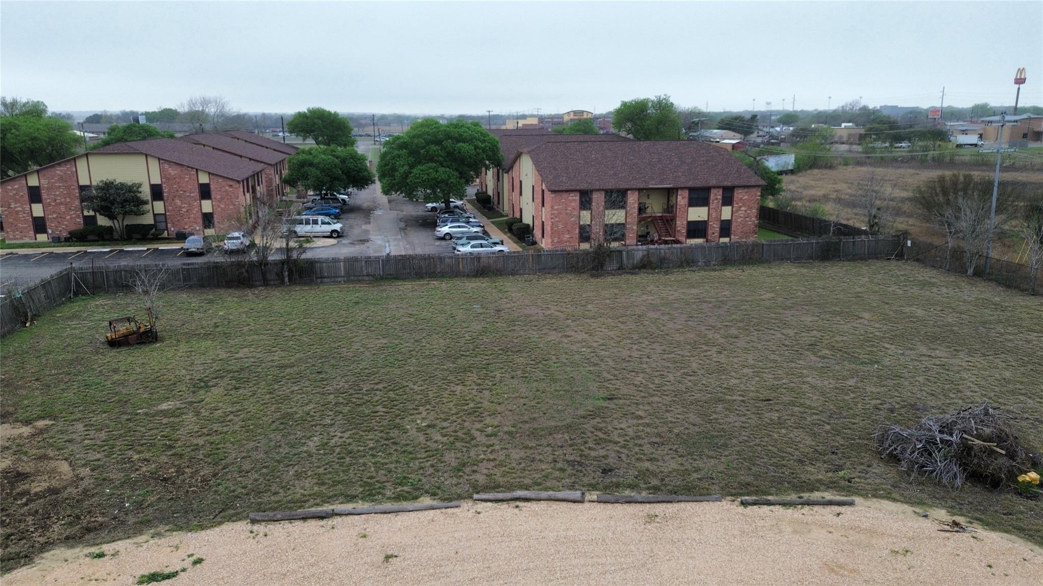 1415 S Commerce St, Lockhart, TX 78644