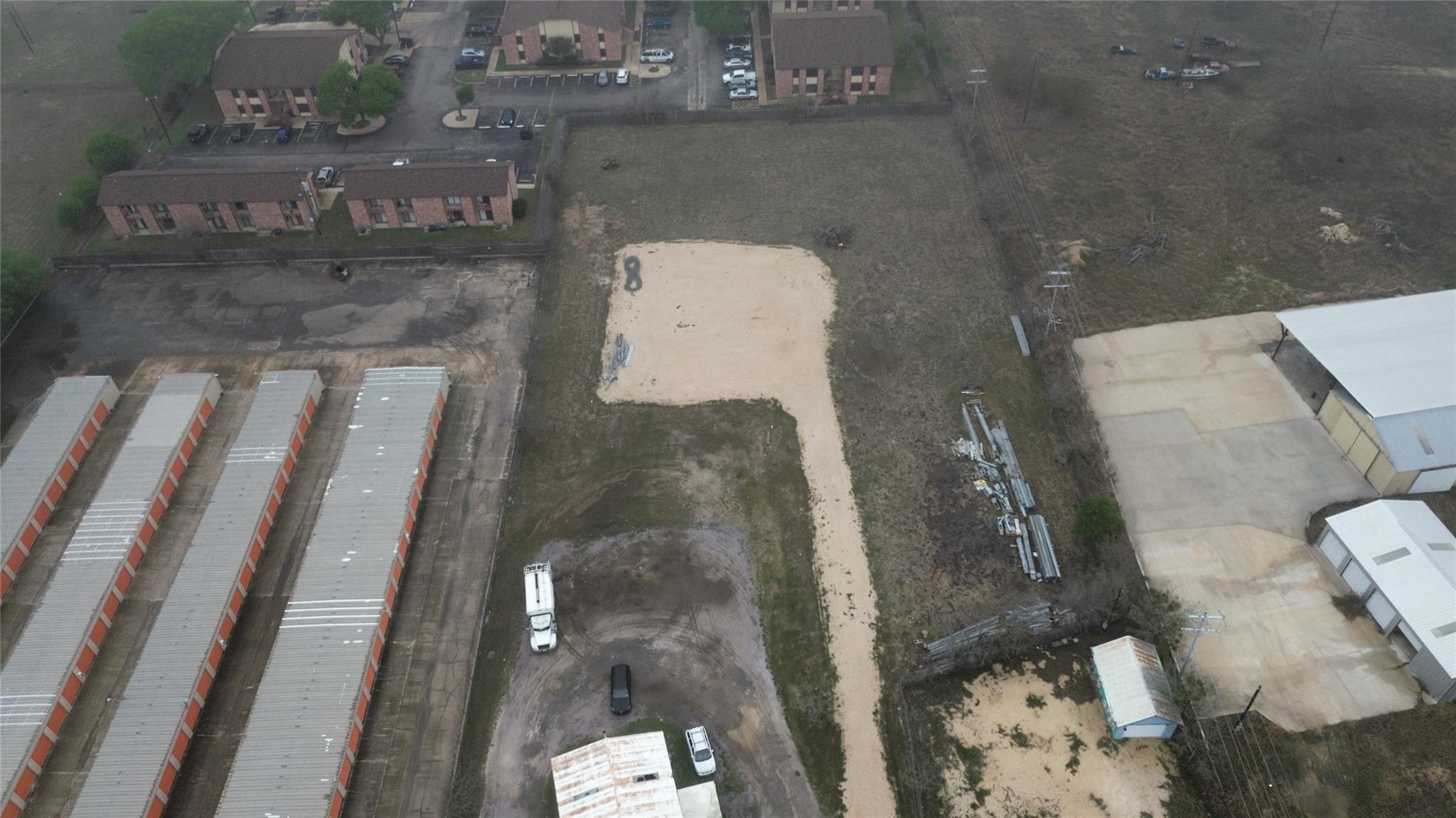 1415 S Commerce St, Lockhart, TX 78644