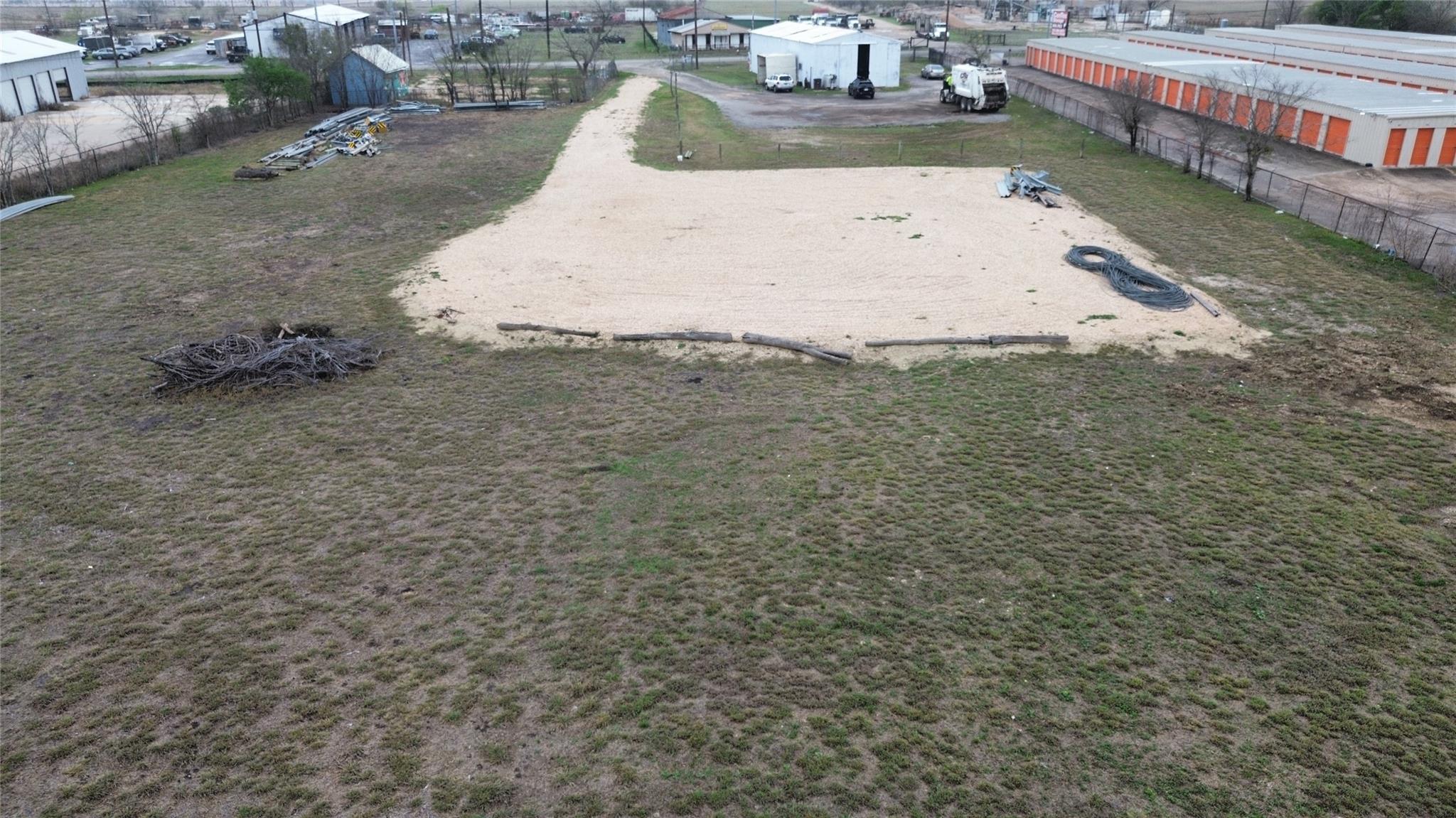 1415 S Commerce St, Lockhart, TX 78644