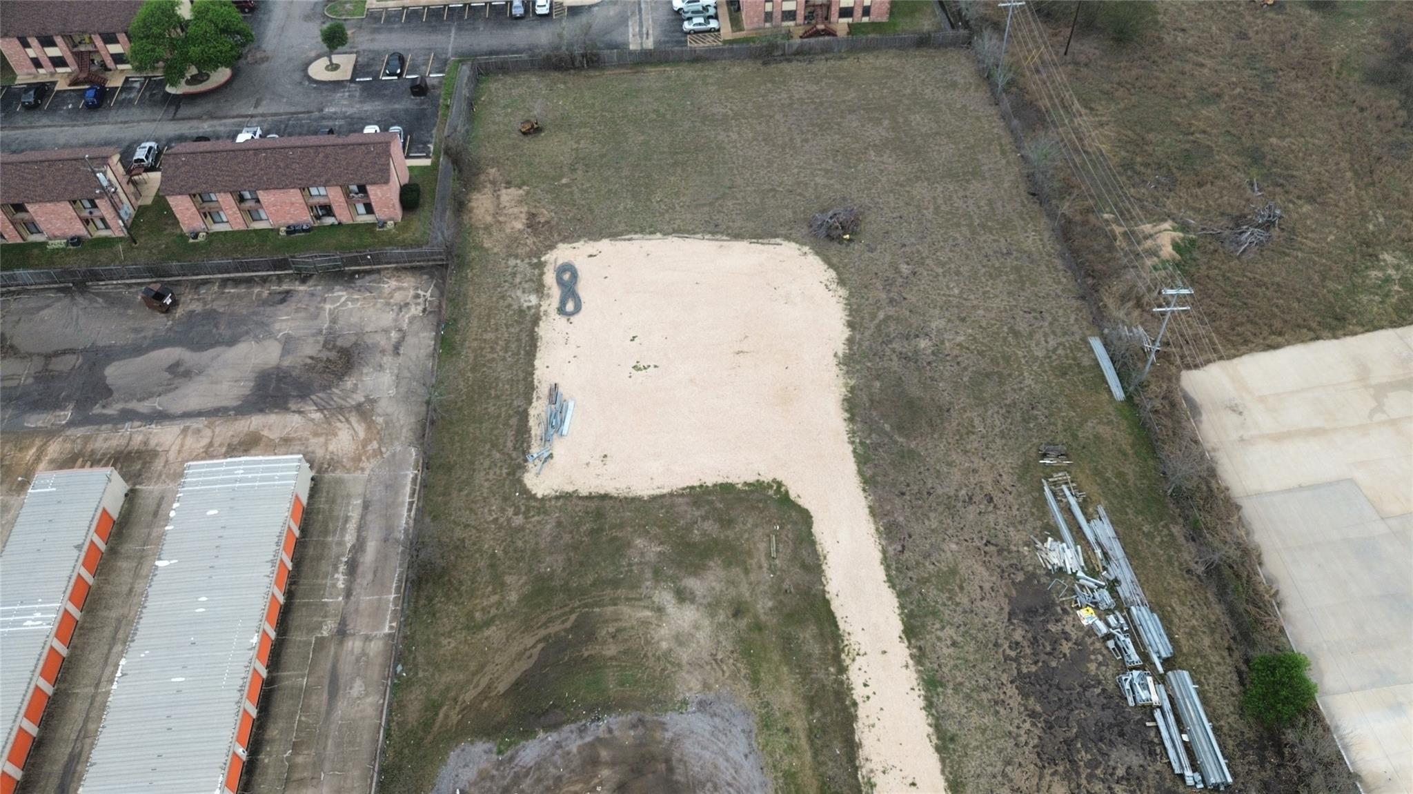 1415 S Commerce St, Lockhart, TX 78644