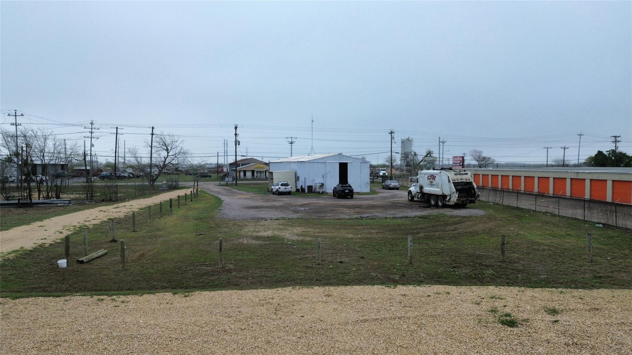 1415 S Commerce St, Lockhart, TX 78644