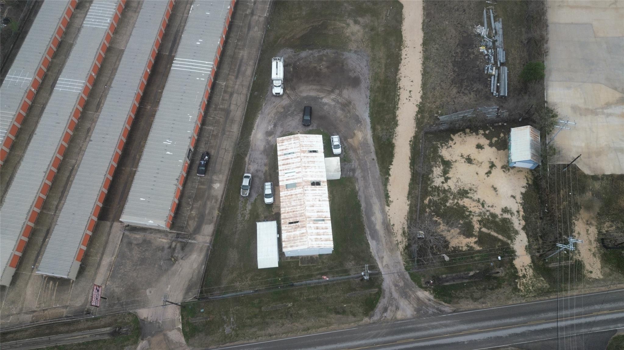 1415 S Commerce St, Lockhart, TX 78644