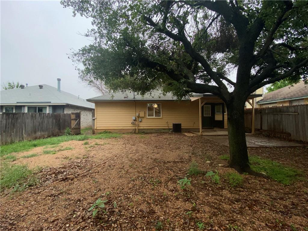 700 David Curry Dr, Round Rock, TX 78664