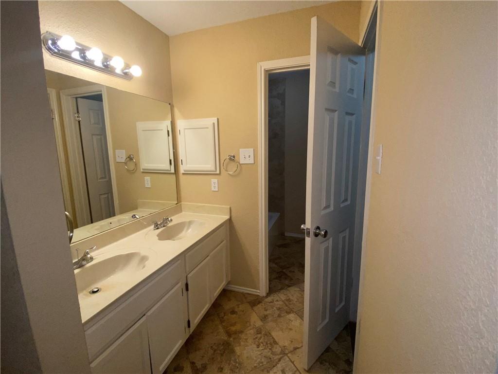 700 David Curry Dr, Round Rock, TX 78664