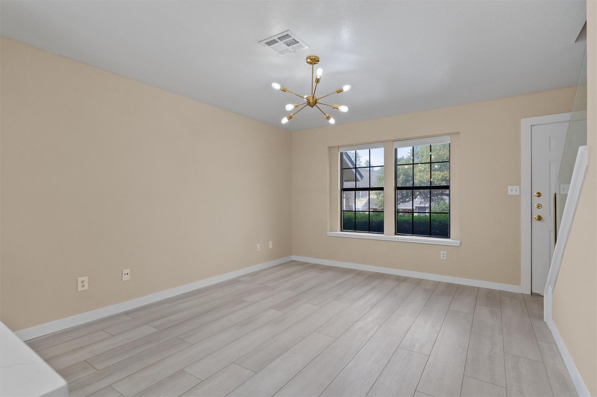 11901 Swearingen Dr # 105, Austin, TX 78758