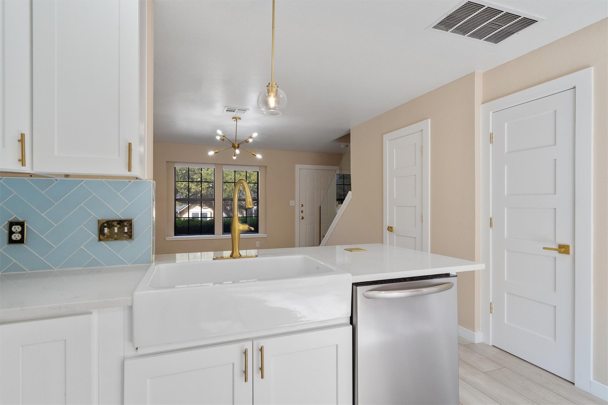 11901 Swearingen Dr # 105, Austin, TX 78758