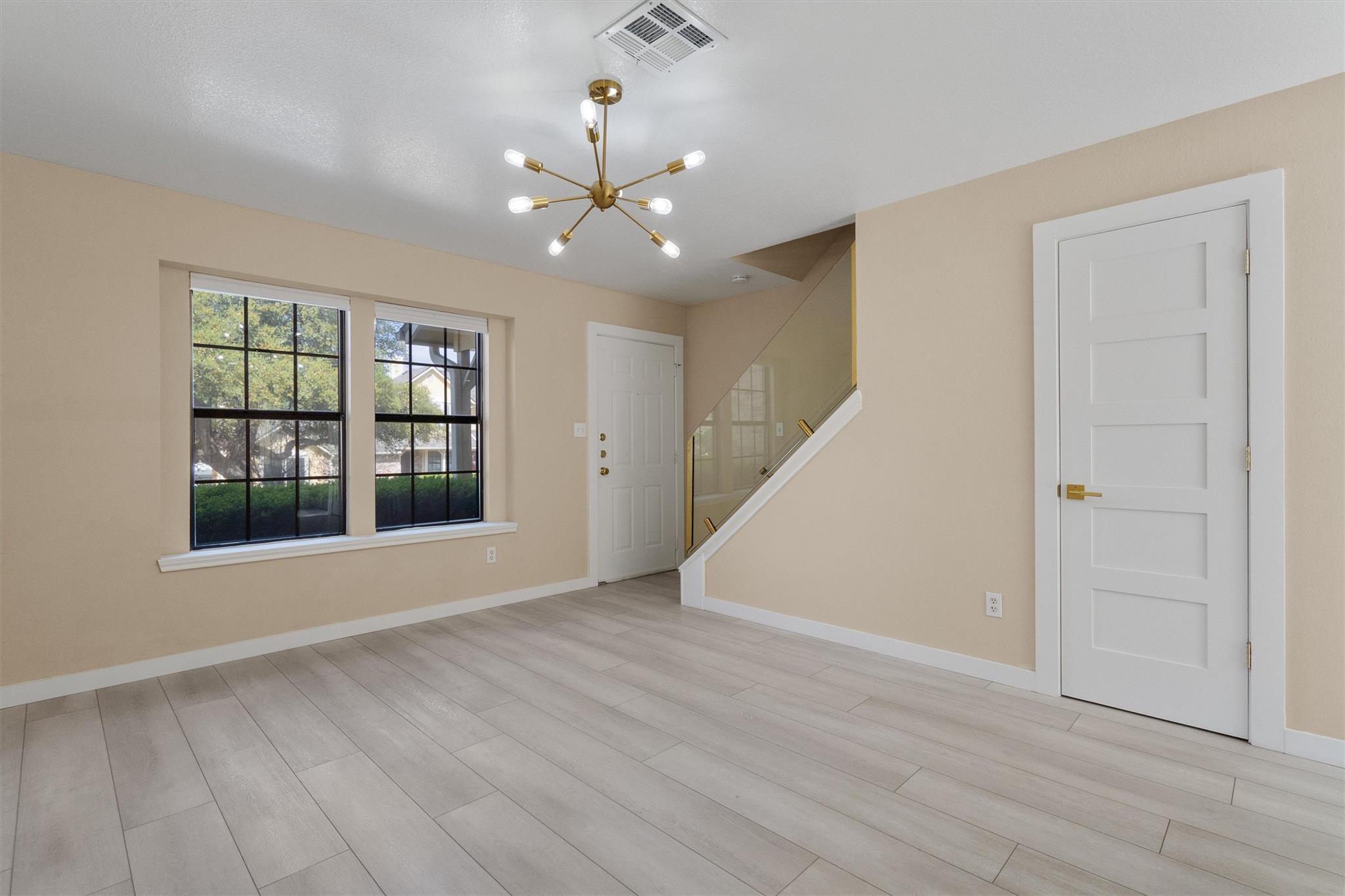 11901 Swearingen Dr # 105, Austin, TX 78758