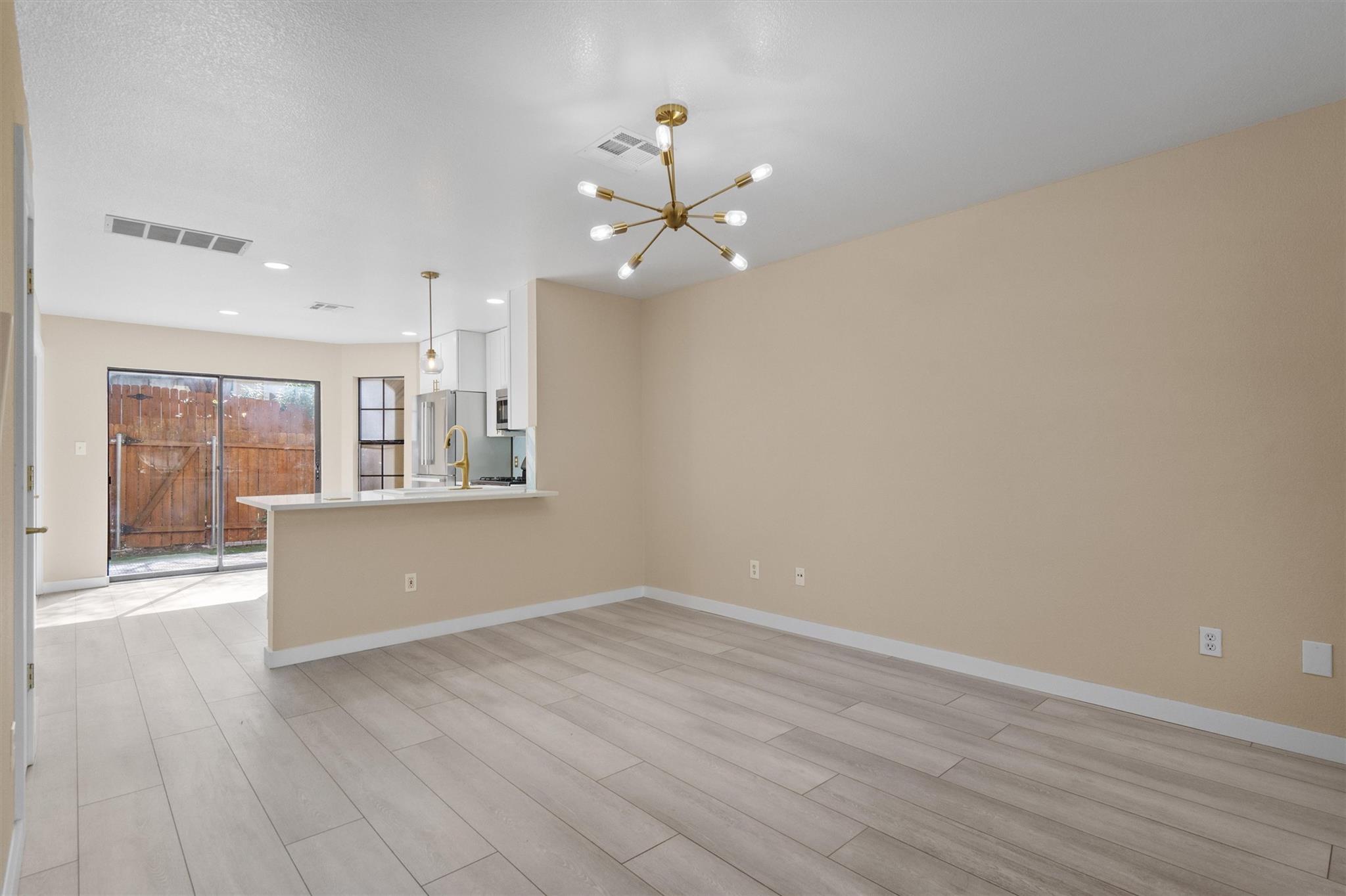 11901 Swearingen Dr # 105, Austin, TX 78758