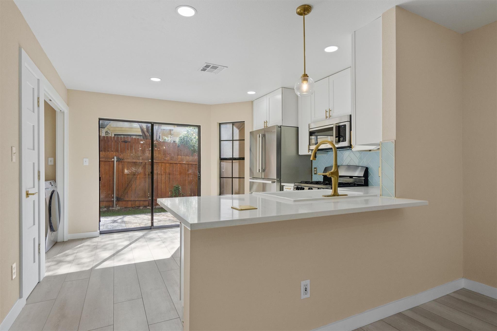 11901 Swearingen Dr # 105, Austin, TX 78758