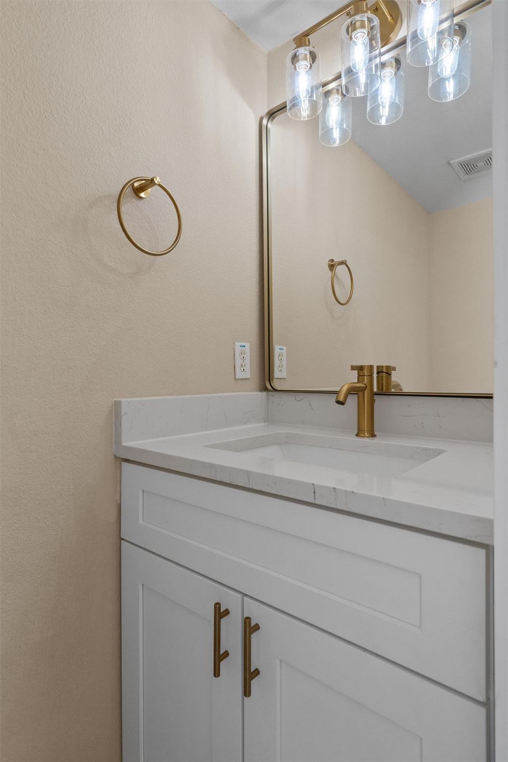 11901 Swearingen Dr # 105, Austin, TX 78758