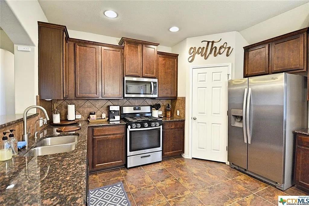 362 Limerick Rd, Buda, TX 78610