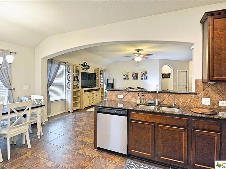 362 Limerick Rd, Buda, TX 78610