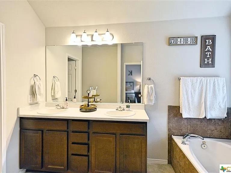 362 Limerick Rd, Buda, TX 78610