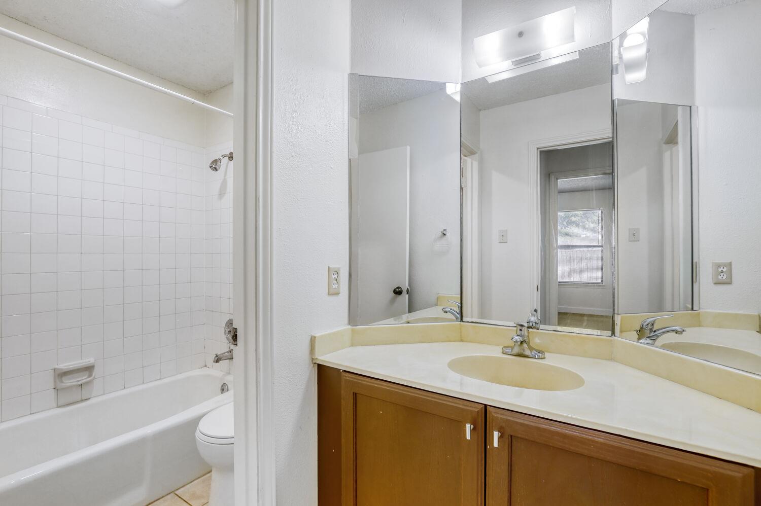 7806 Chimayo Cv # B, Austin, TX 78729