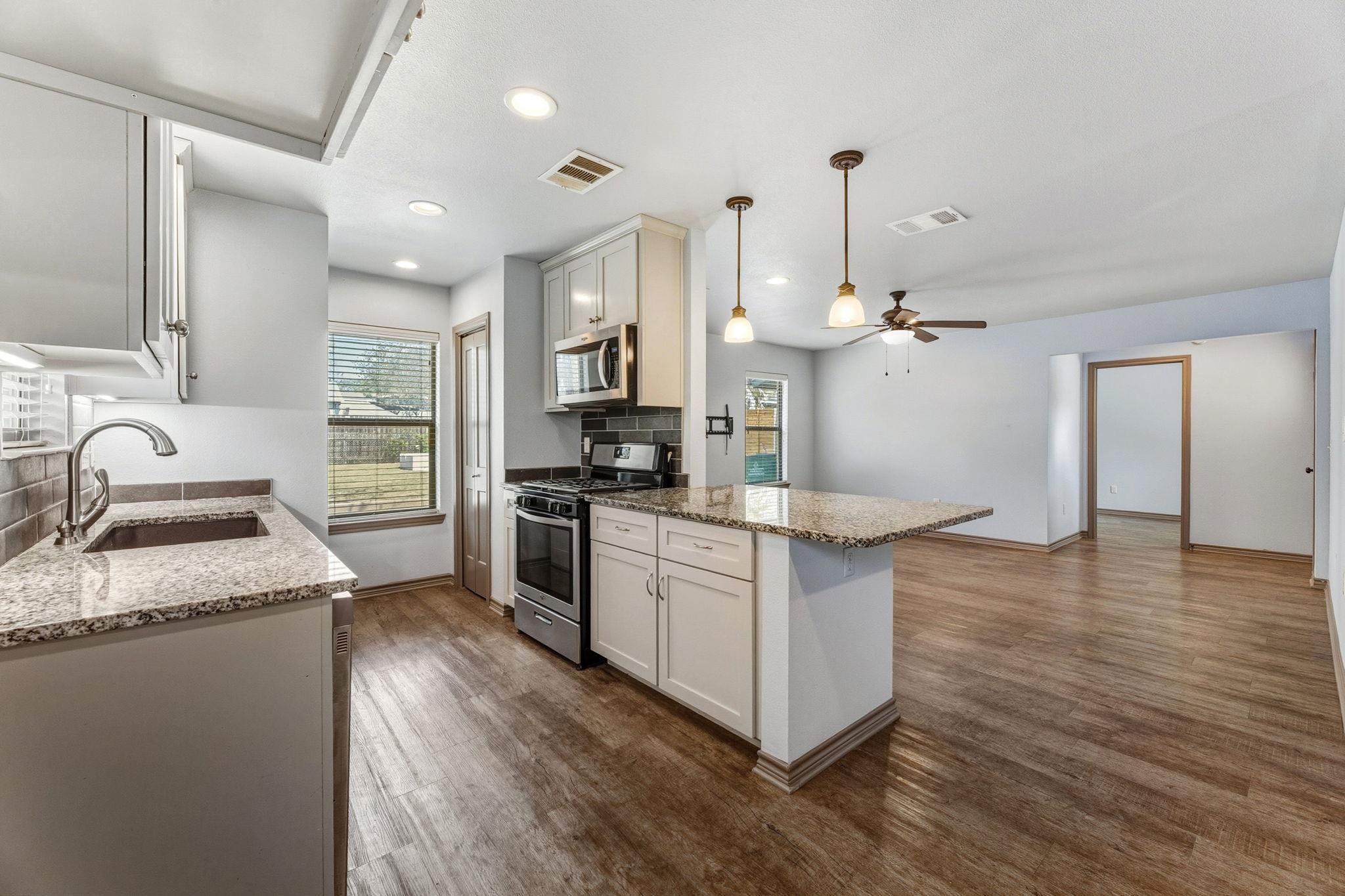 1812 Forestglade Dr, Austin, TX 78745