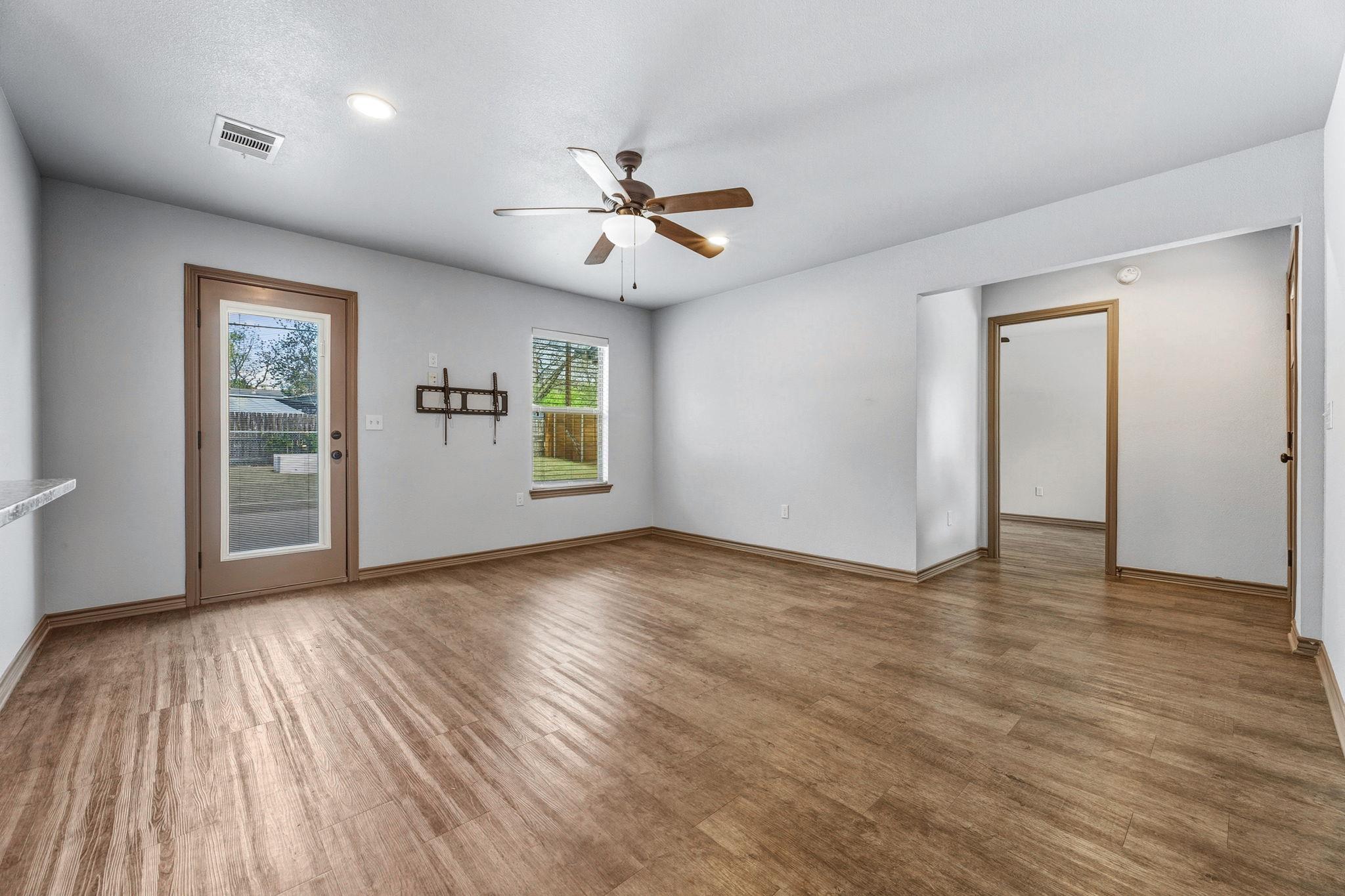 1812 Forestglade Dr, Austin, TX 78745