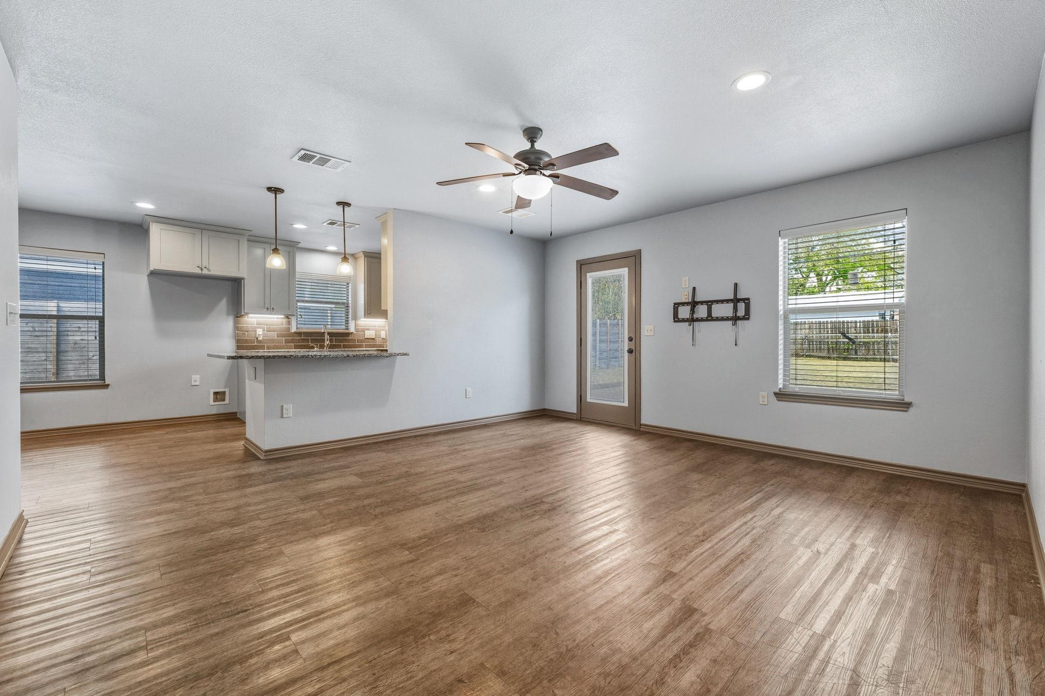 1812 Forestglade Dr, Austin, TX 78745