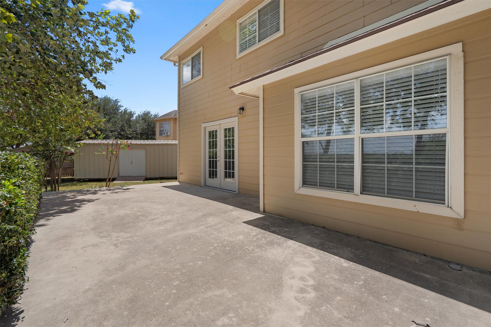 950 Whispering Hollow Dr, Kyle, TX 78640