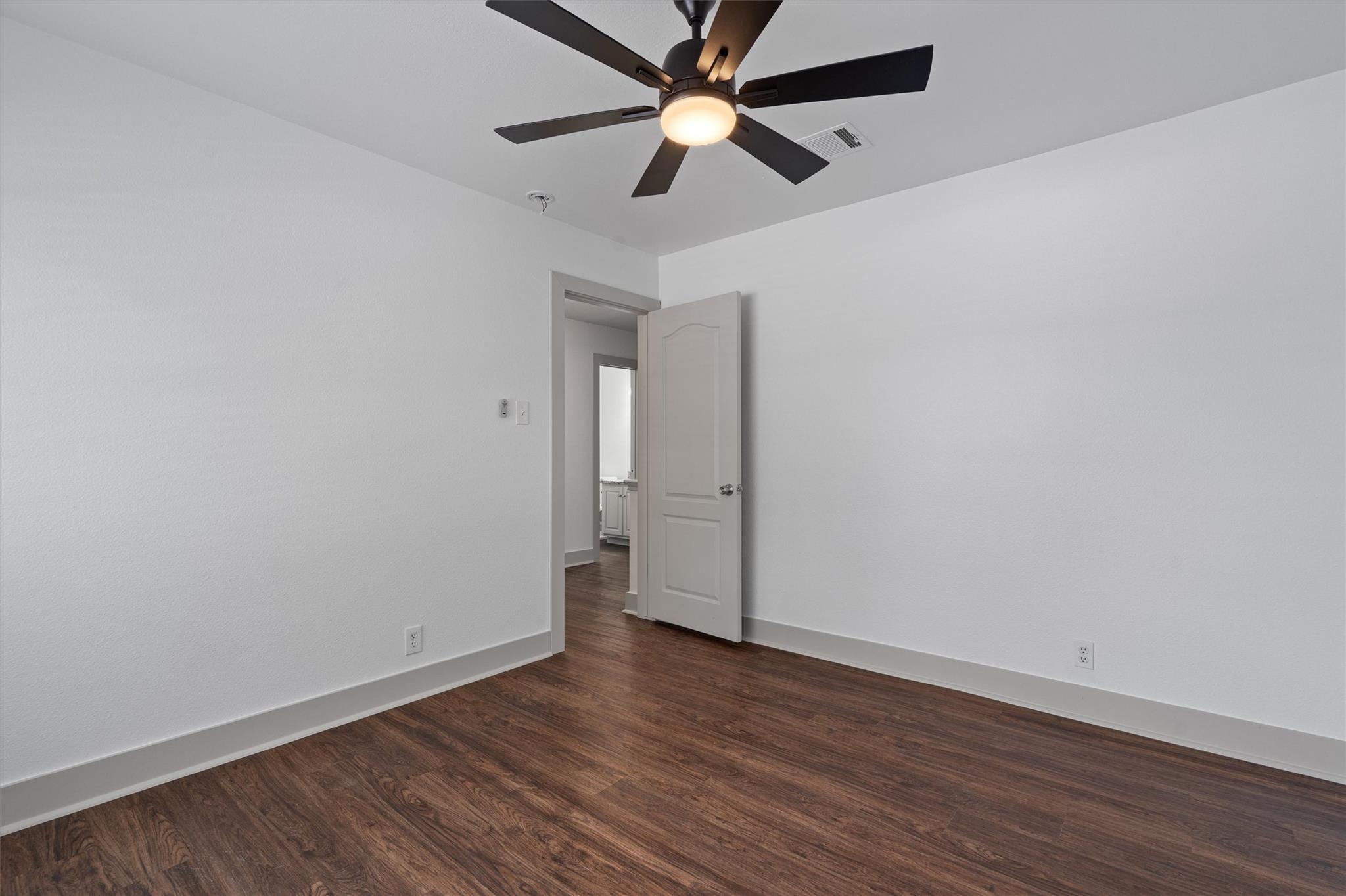 950 Whispering Hollow Dr, Kyle, TX 78640