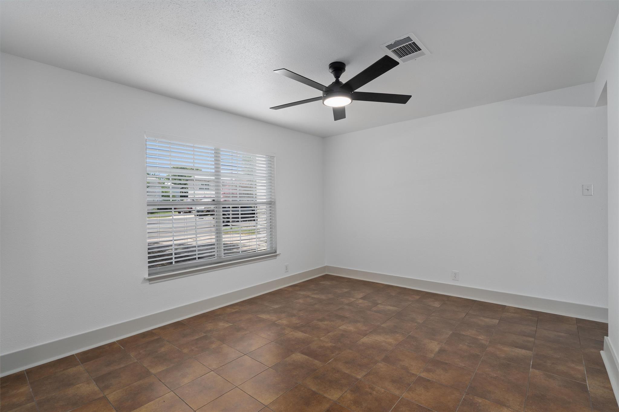 950 Whispering Hollow Dr, Kyle, TX 78640