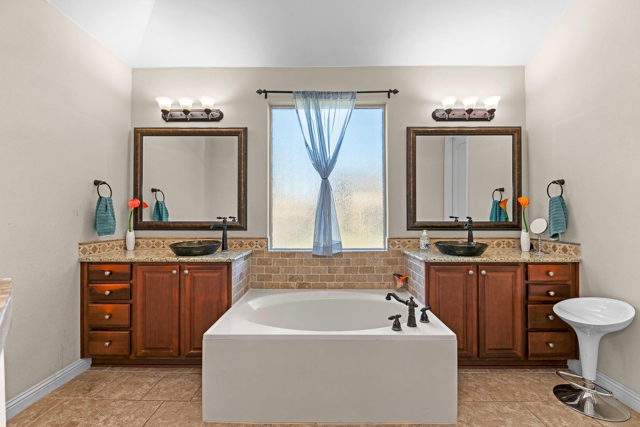 1737 Harvest Dance Dr, Leander, TX 78641