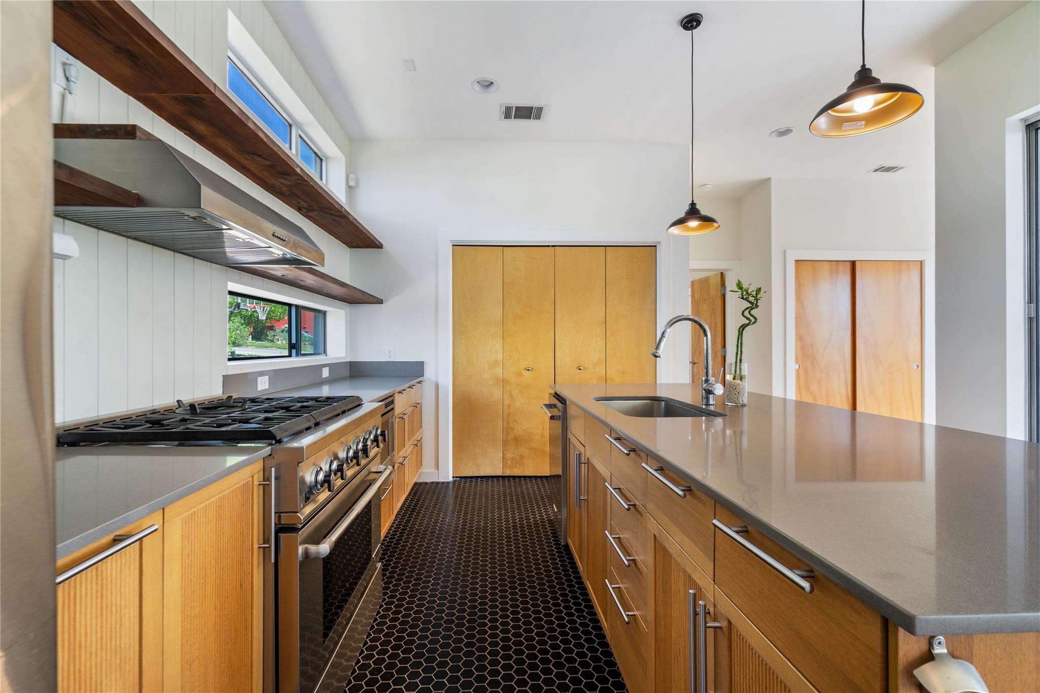 5334 Sendero Hills Pkwy, Austin, TX 78724