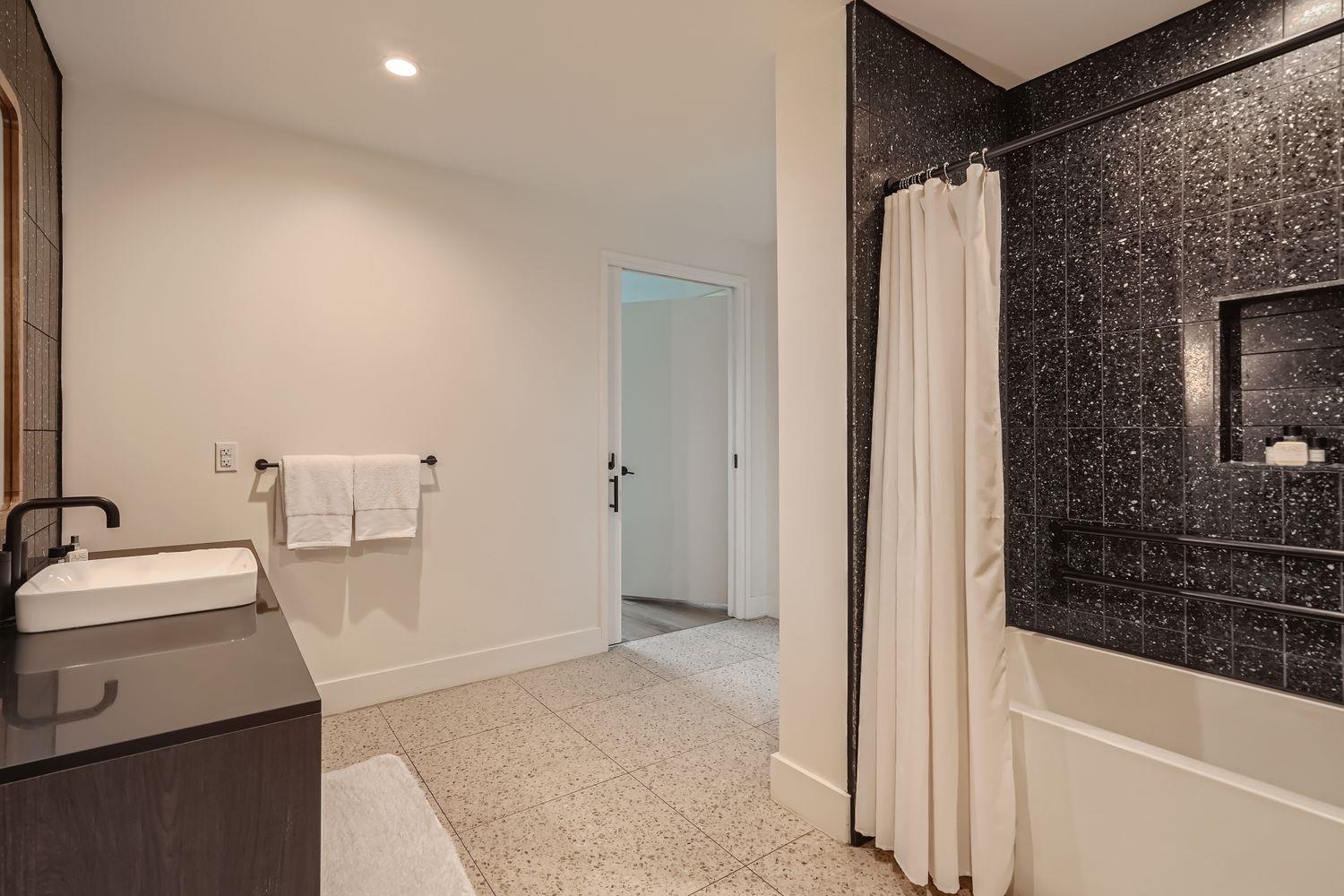 48 E East Ave # 1706, Austin, TX 78701