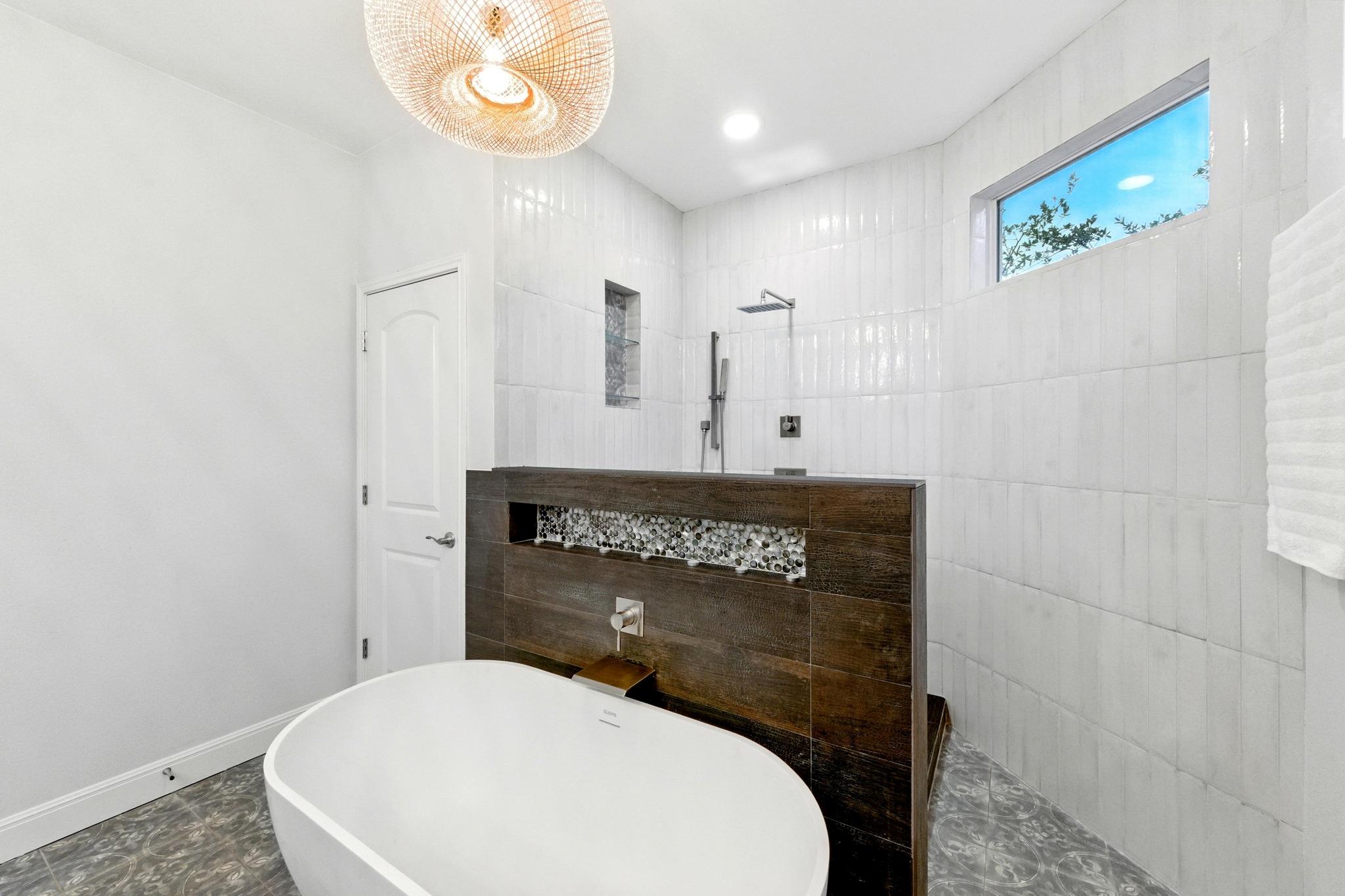 4115 NOON DAY Cv, Spicewood, TX 78669