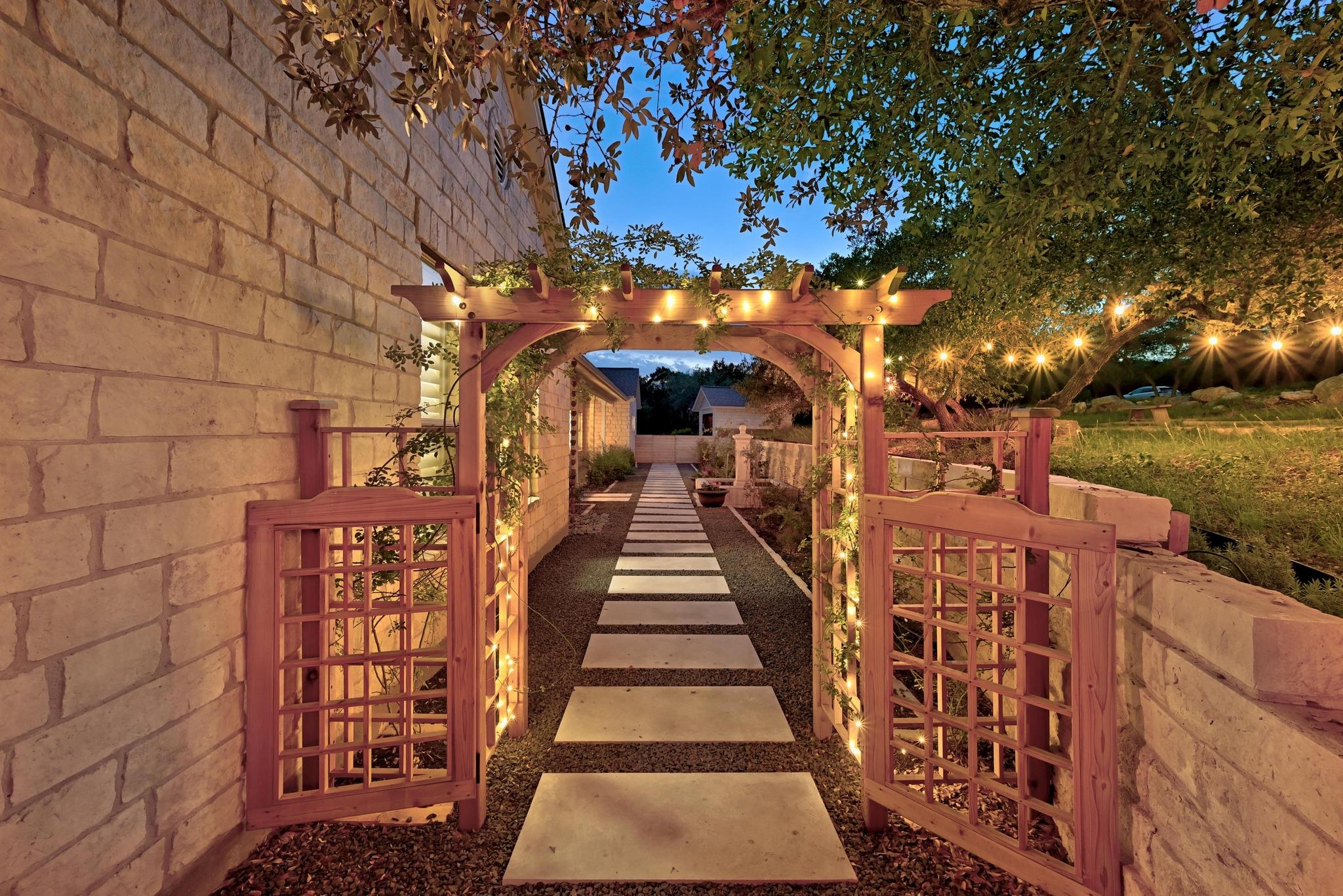 4115 NOON DAY Cv, Spicewood, TX 78669