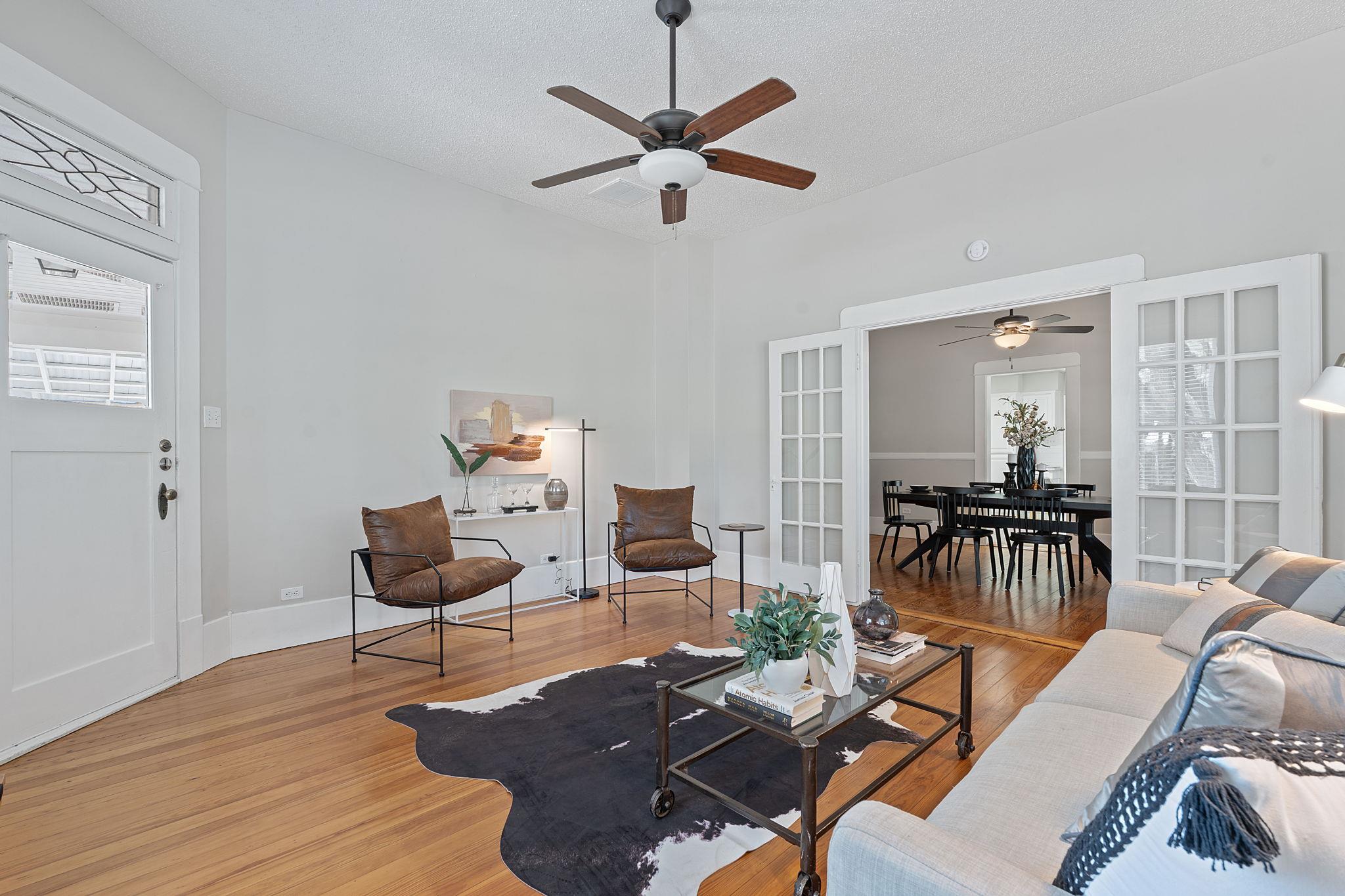 909 Hudgins St, Smithville, TX 78957