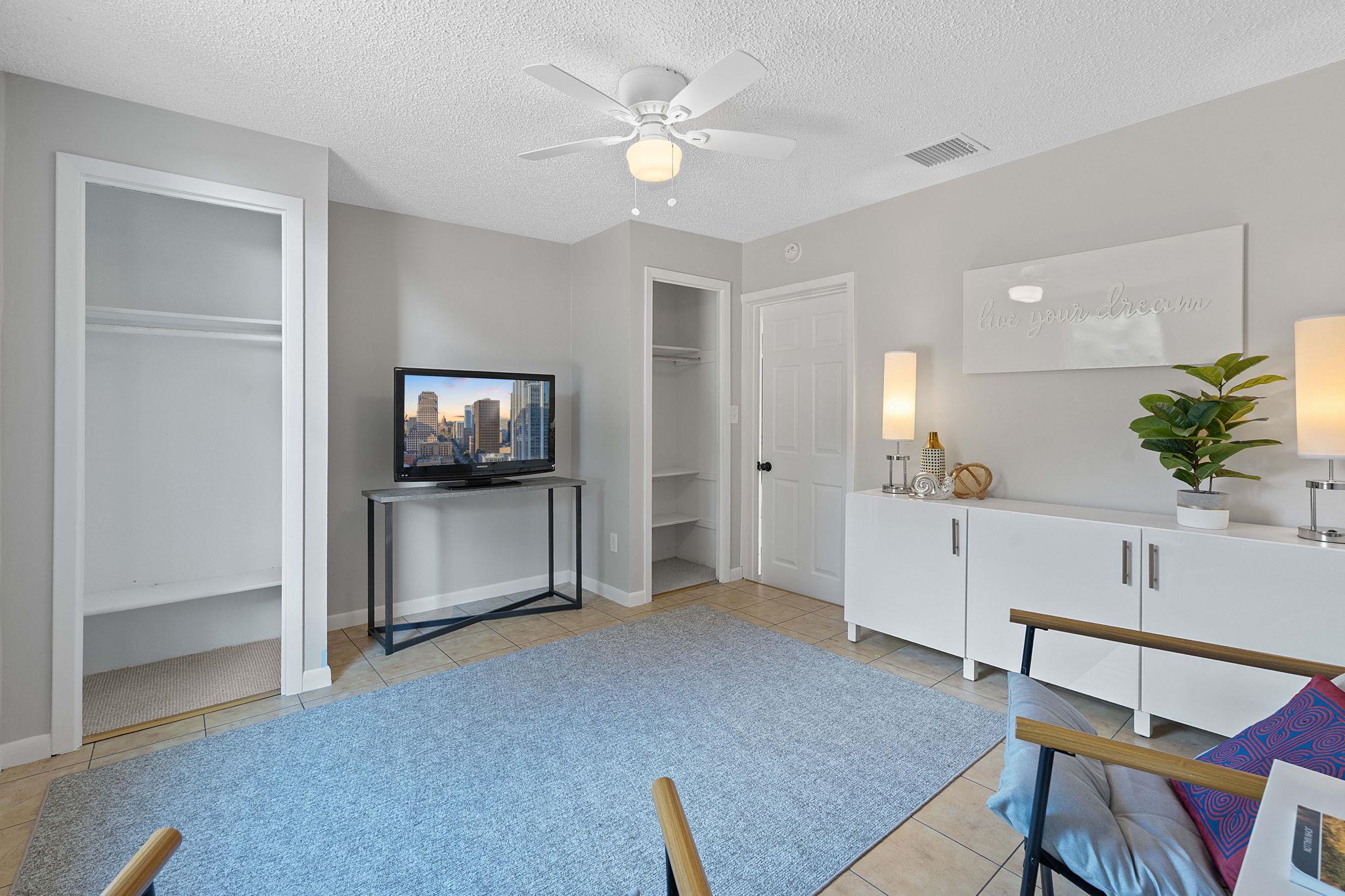 909 Hudgins St, Smithville, TX 78957