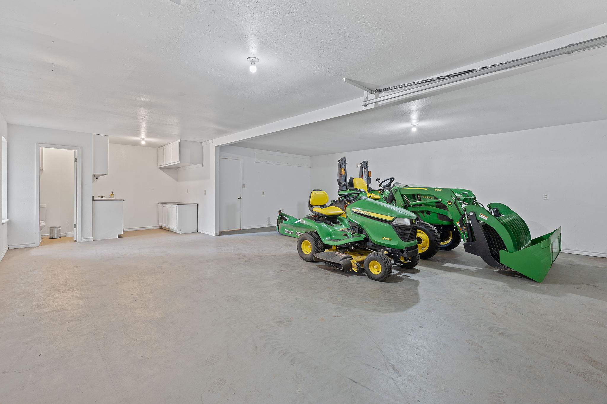 909 Hudgins St, Smithville, TX 78957