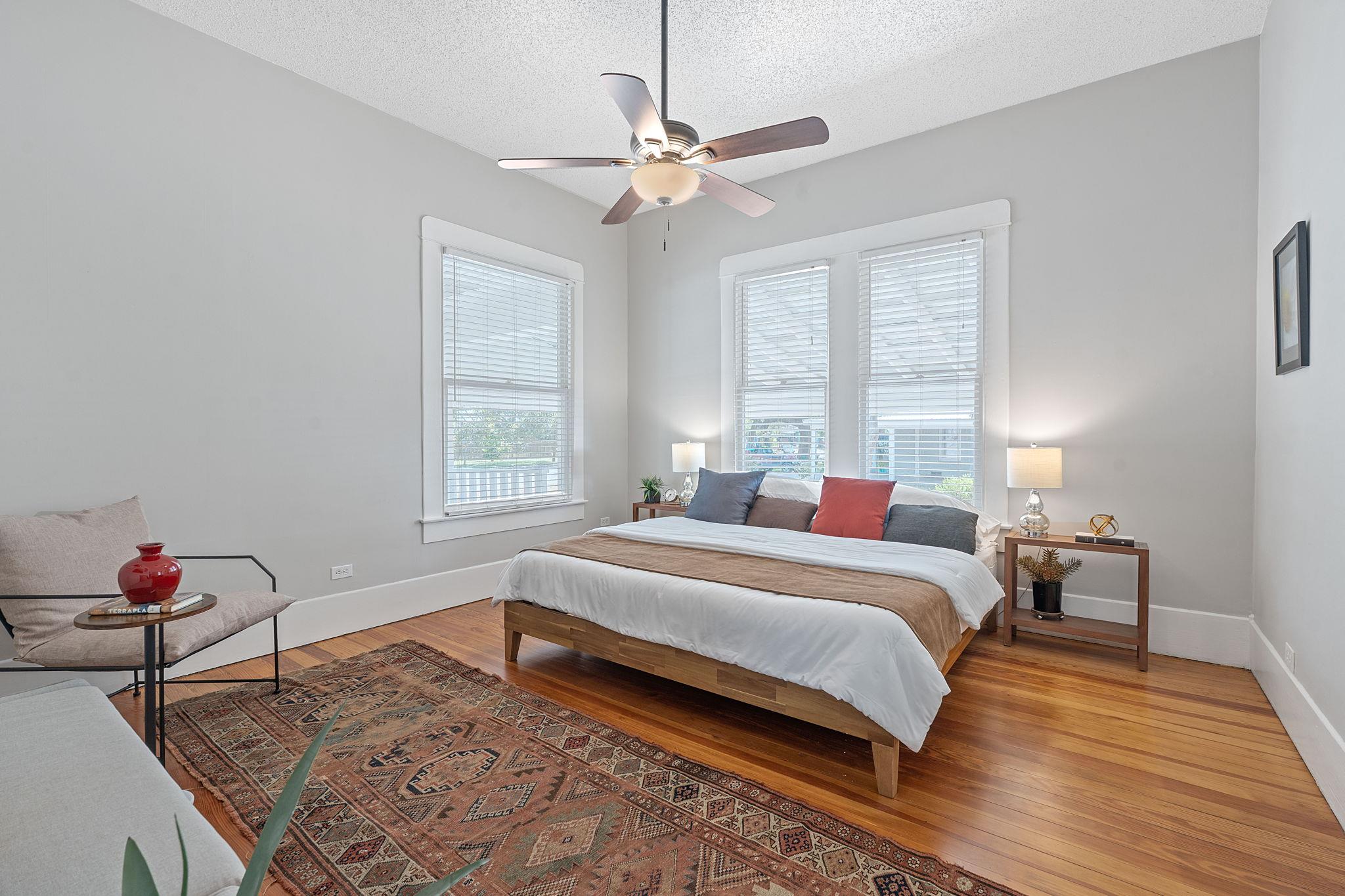 909 Hudgins St, Smithville, TX 78957