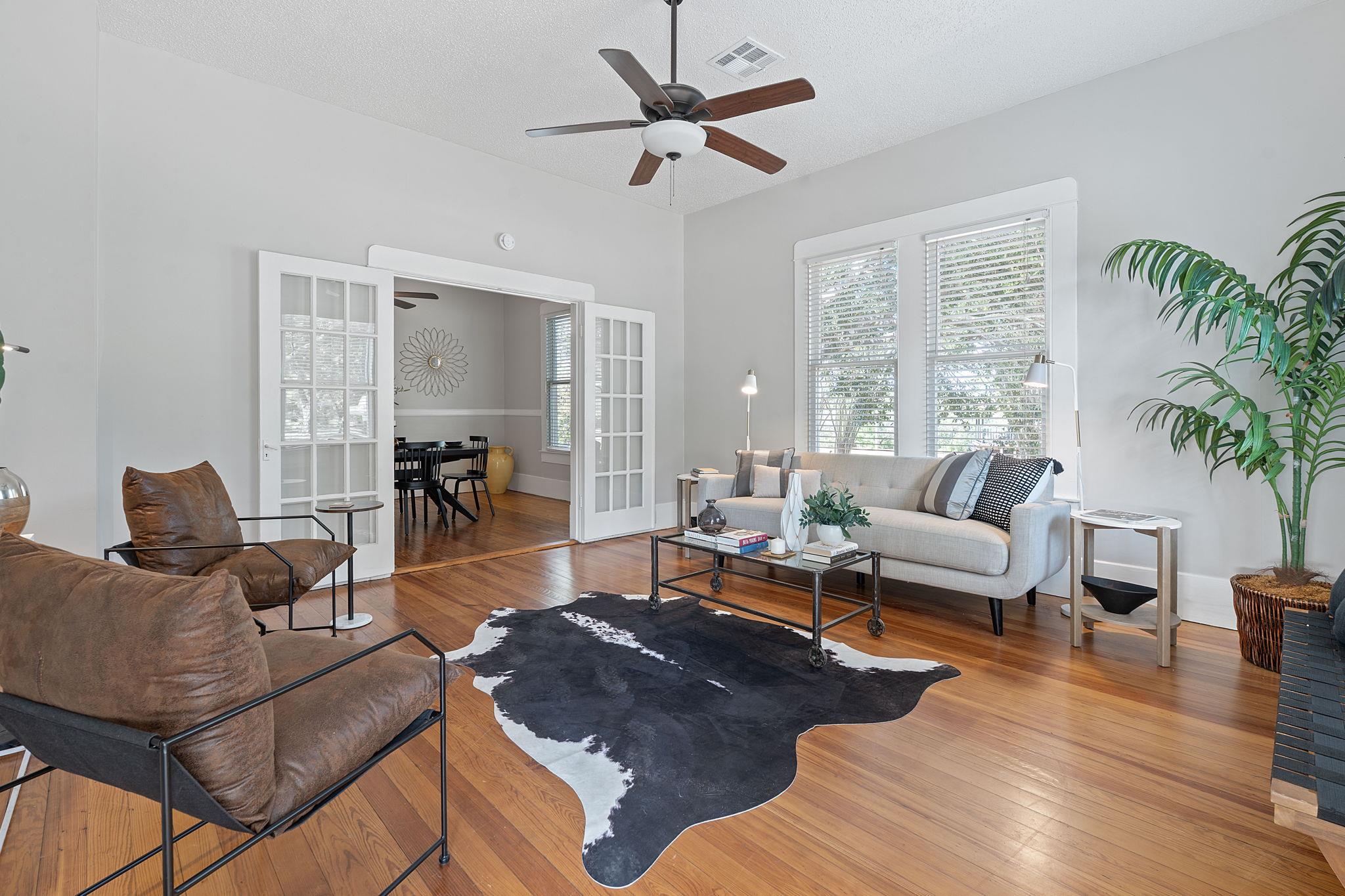 909 Hudgins St, Smithville, TX 78957