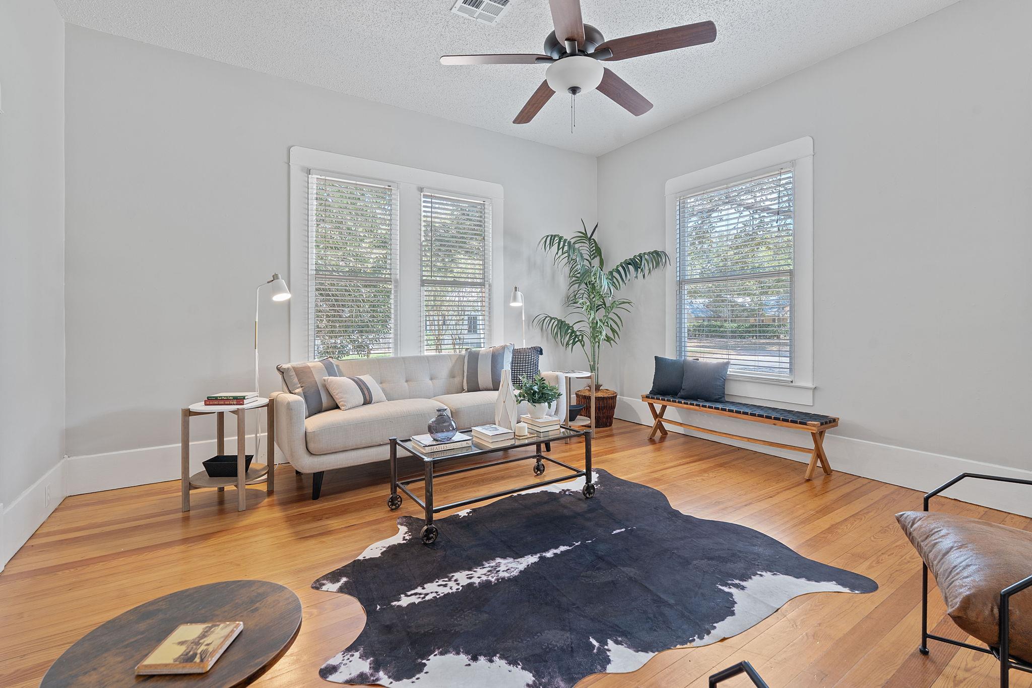 909 Hudgins St, Smithville, TX 78957