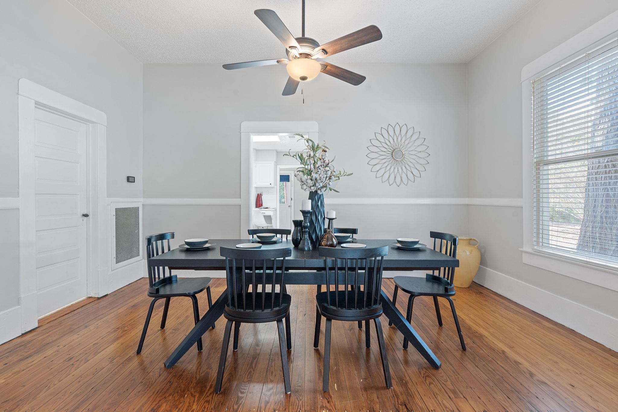 909 Hudgins St, Smithville, TX 78957