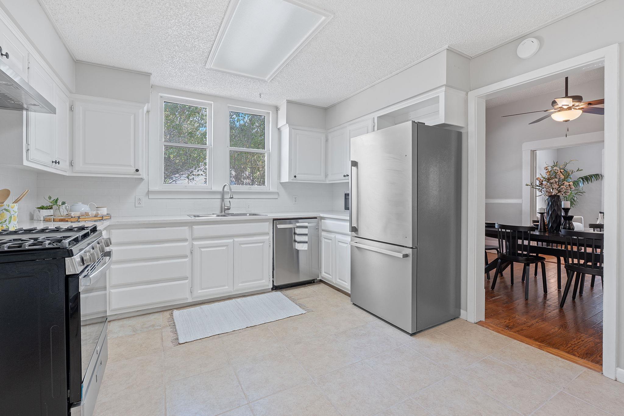 909 Hudgins St, Smithville, TX 78957