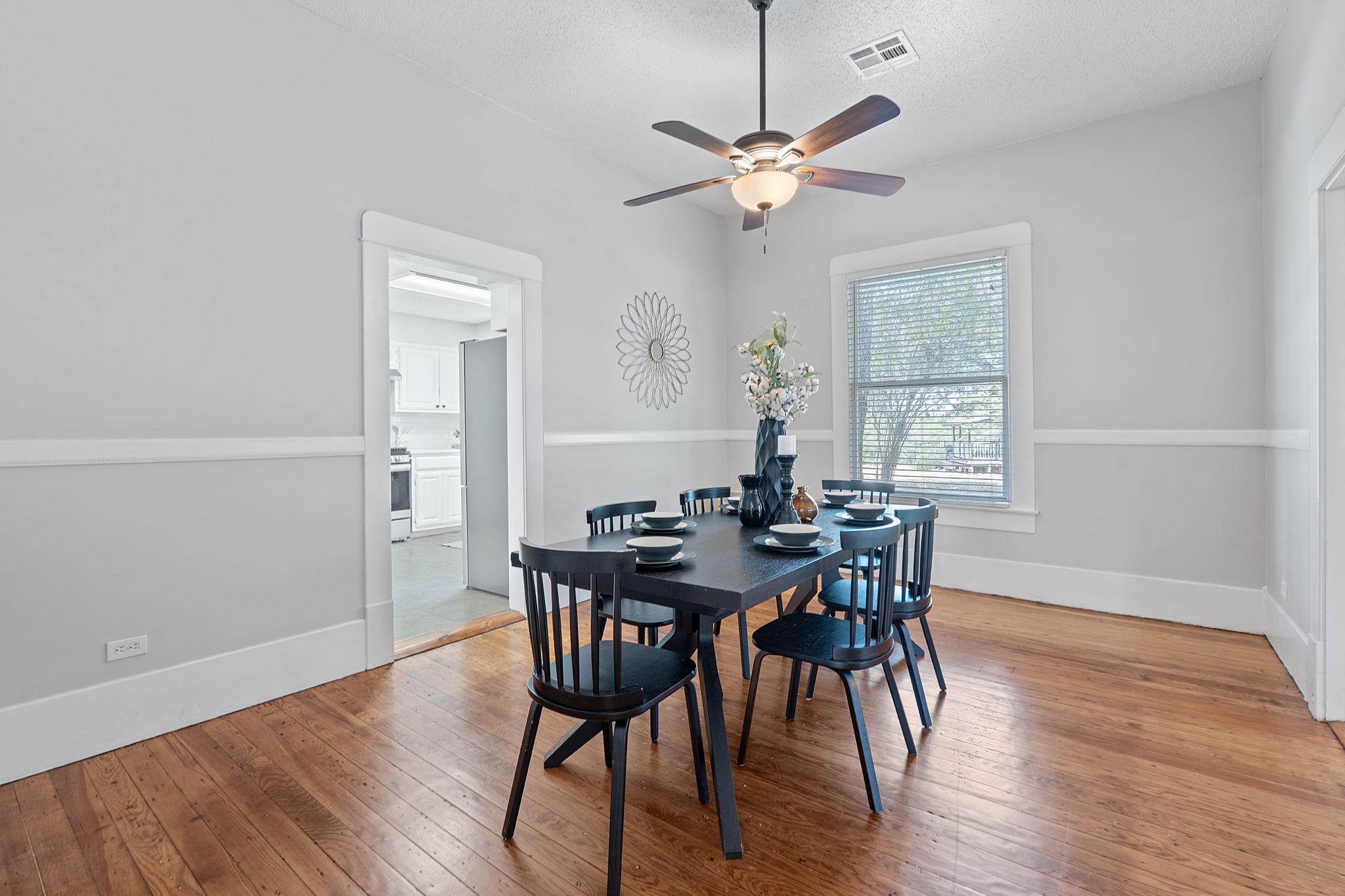 909 Hudgins St, Smithville, TX 78957