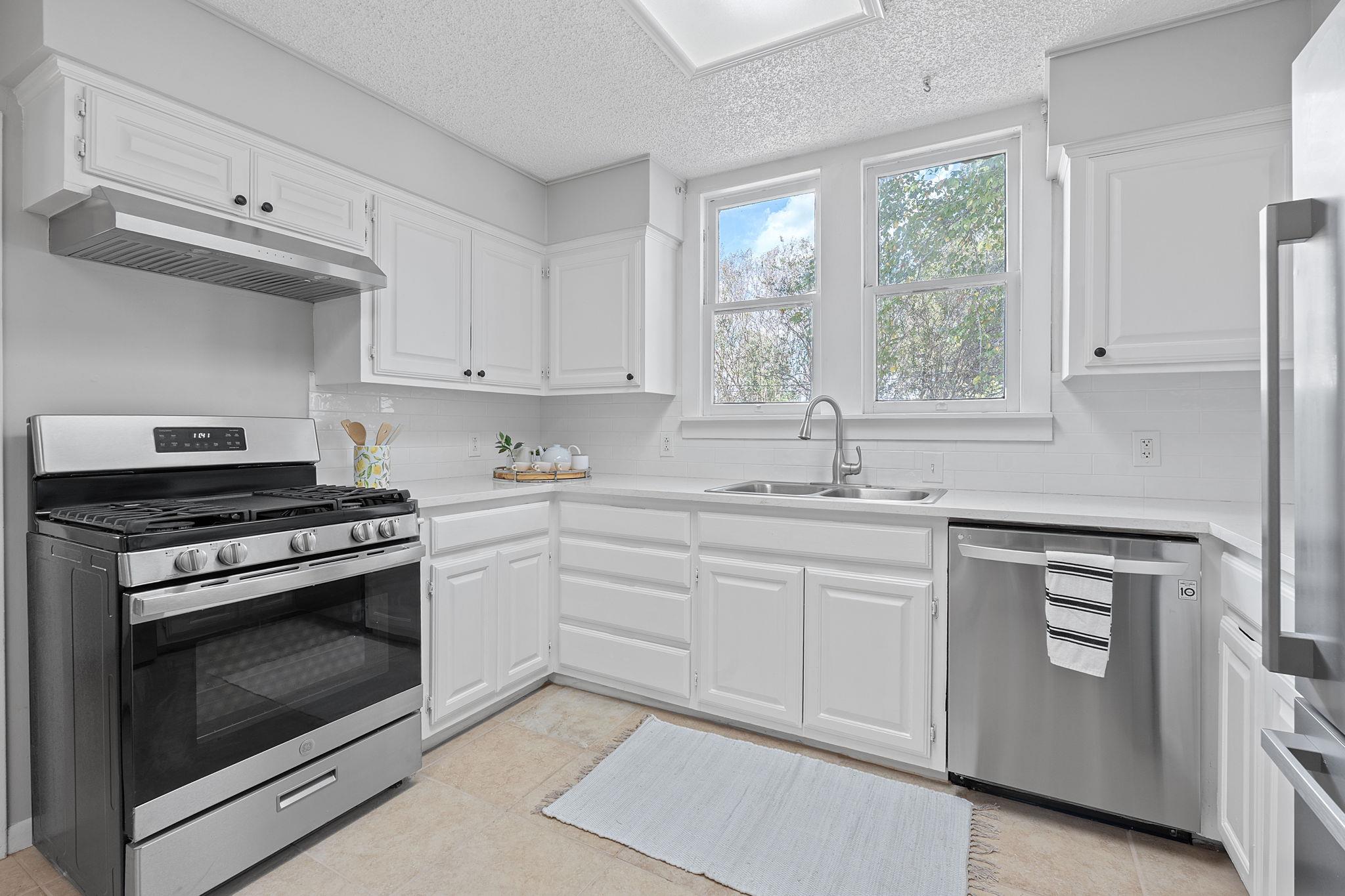 909 Hudgins St, Smithville, TX 78957