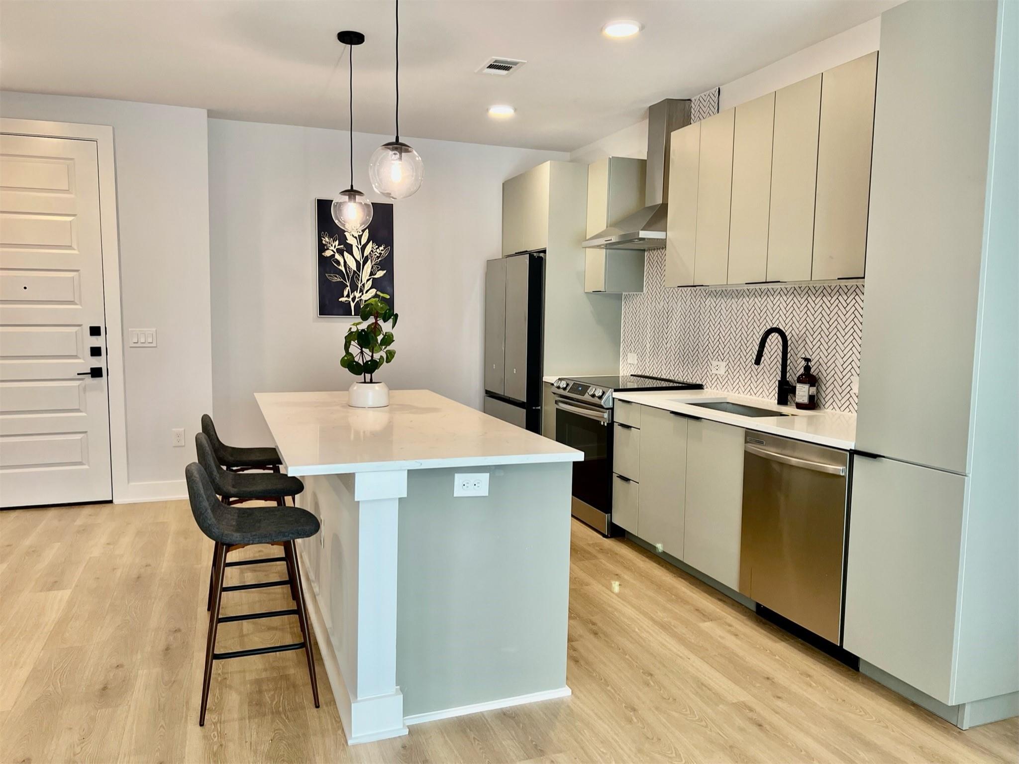 2500 Longview St # 417, Austin, TX 78705