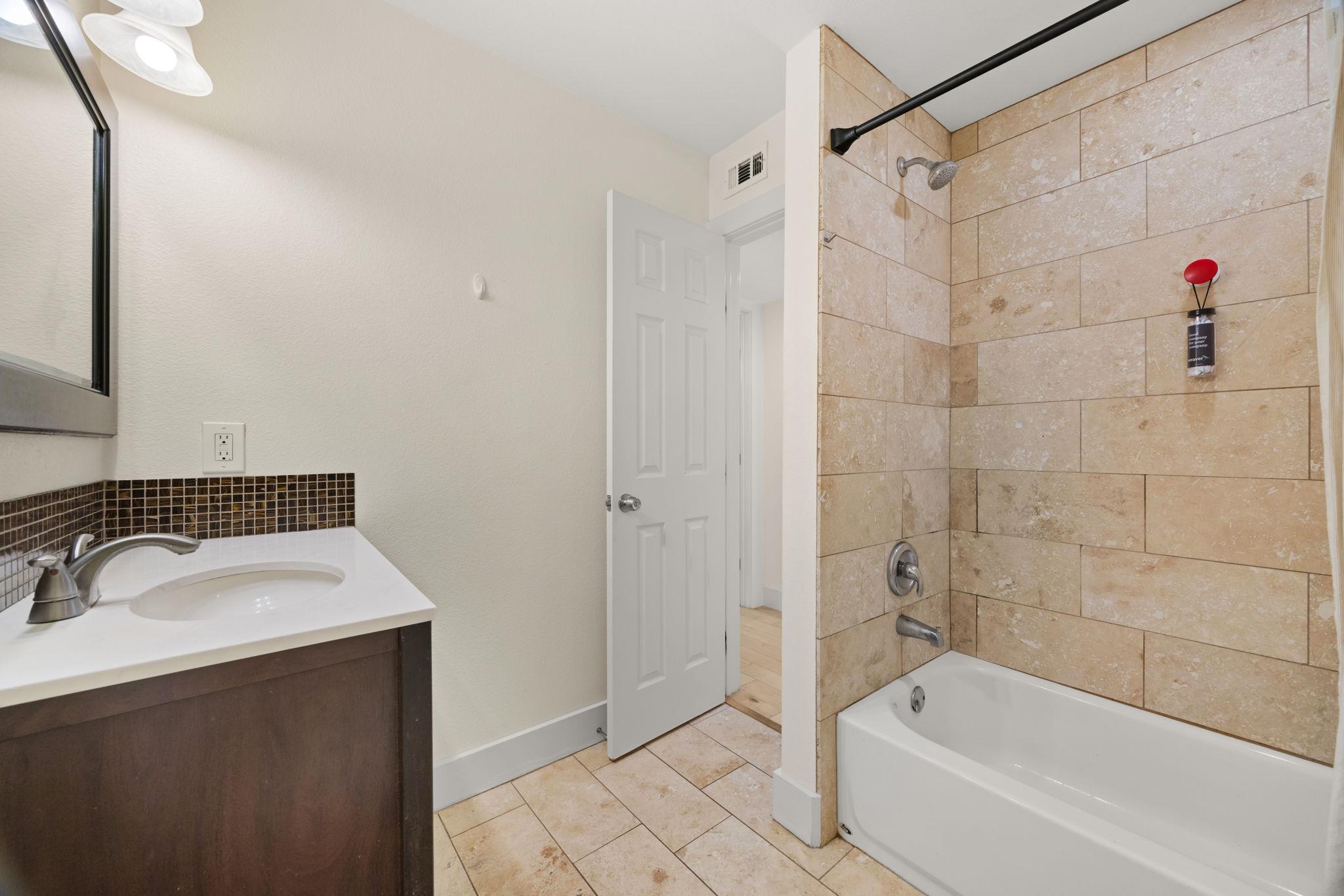 909 Reinli St # 136, Austin, TX 78751