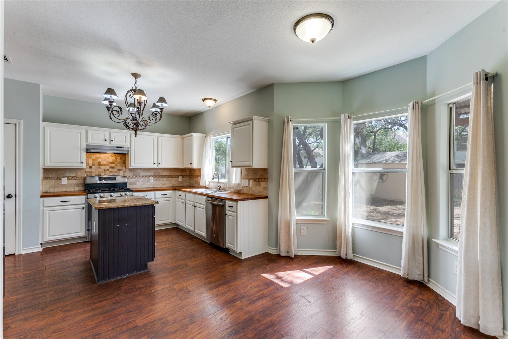 6605 Oasis Dr, Austin, TX 78749