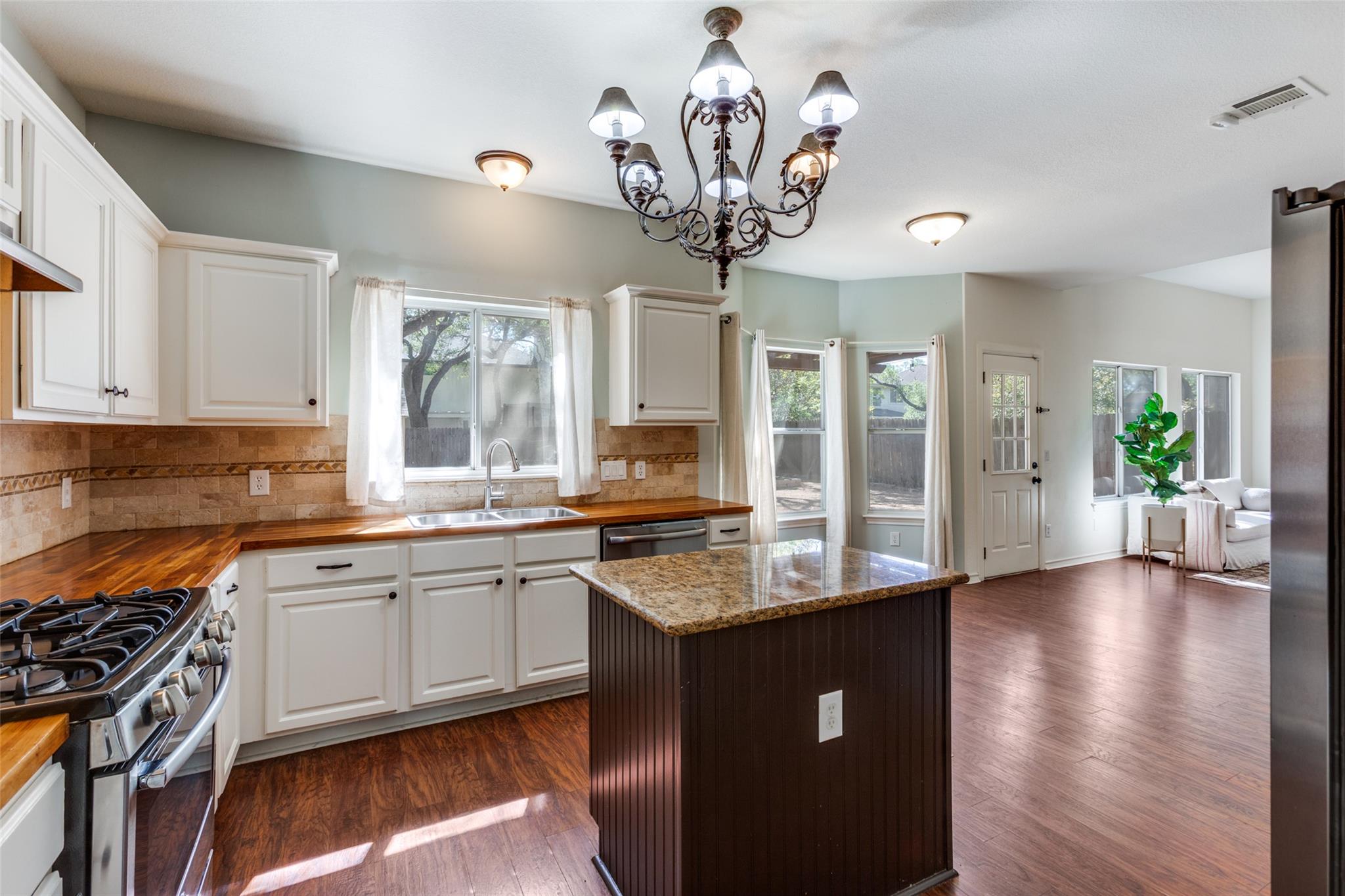 6605 Oasis Dr, Austin, TX 78749