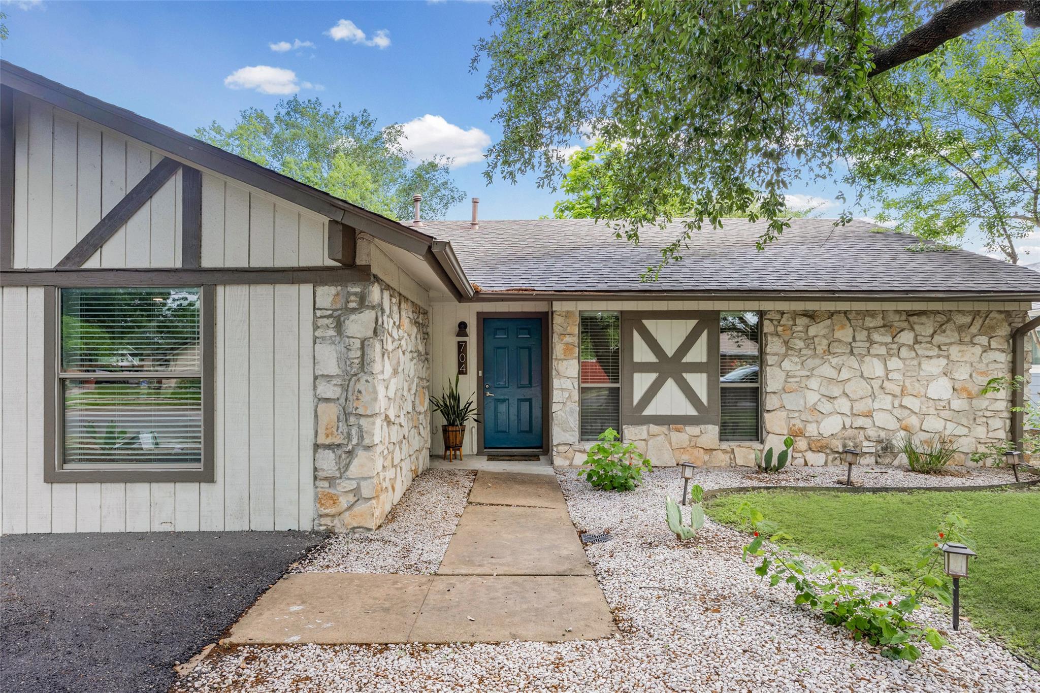 704 Buckingham Pl, Austin, TX 78745