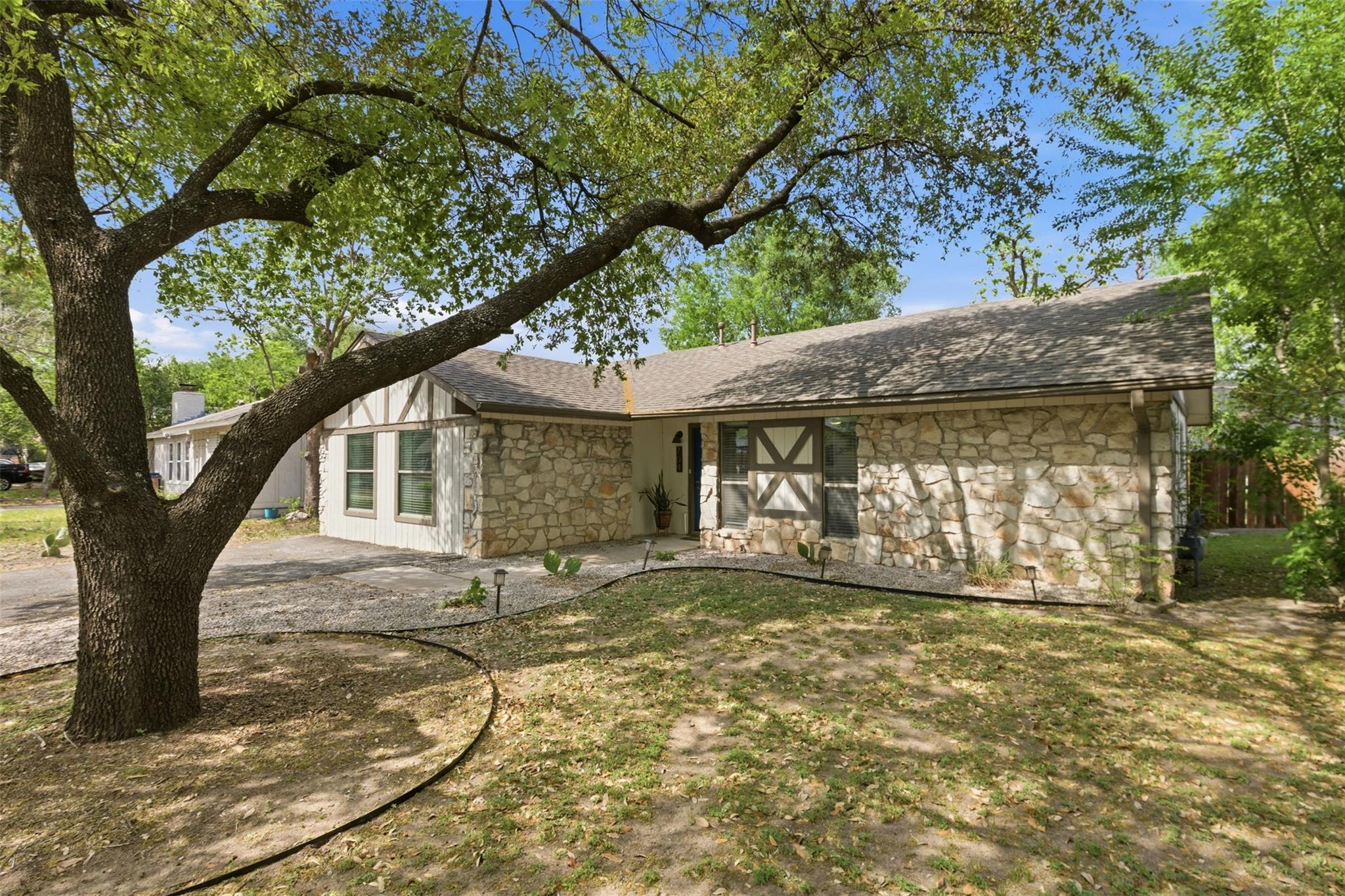 704 Buckingham Pl, Austin, TX 78745