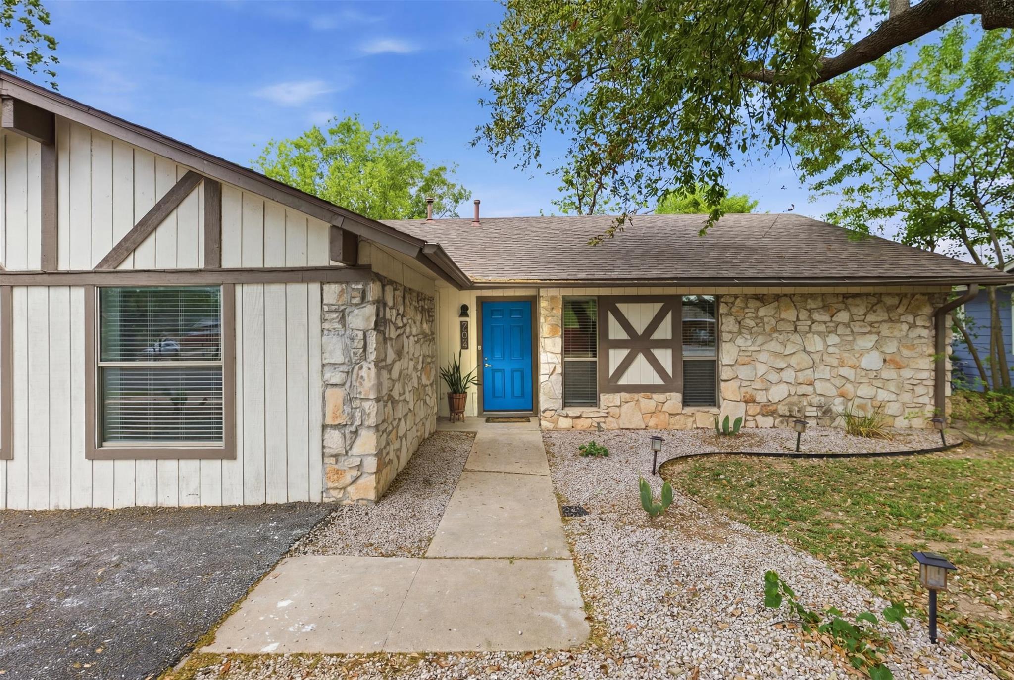 704 Buckingham Pl, Austin, TX 78745