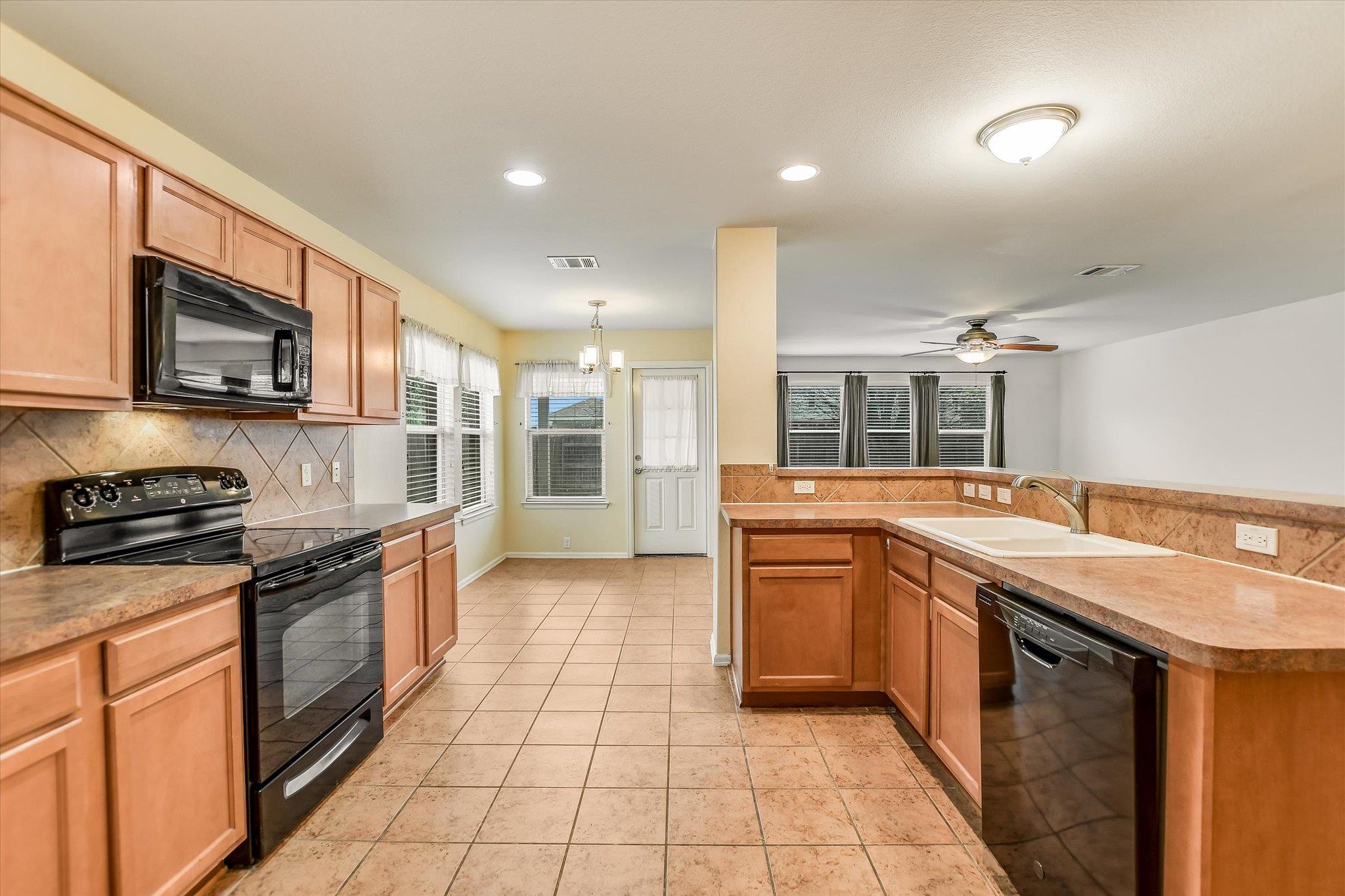 516 Lark St, Leander, TX 78641