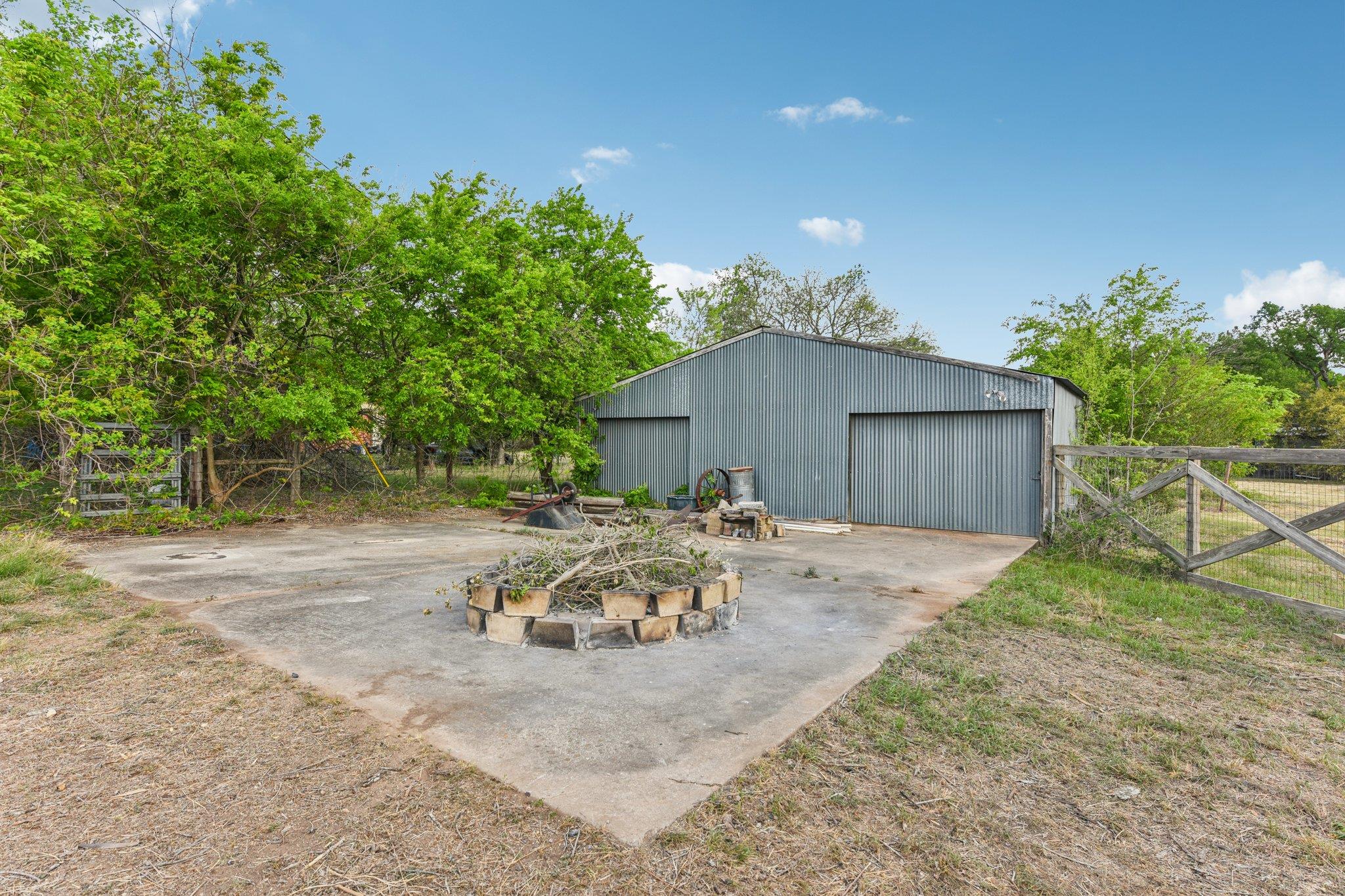 504 Buckaroo Trl, Buda, TX 78610