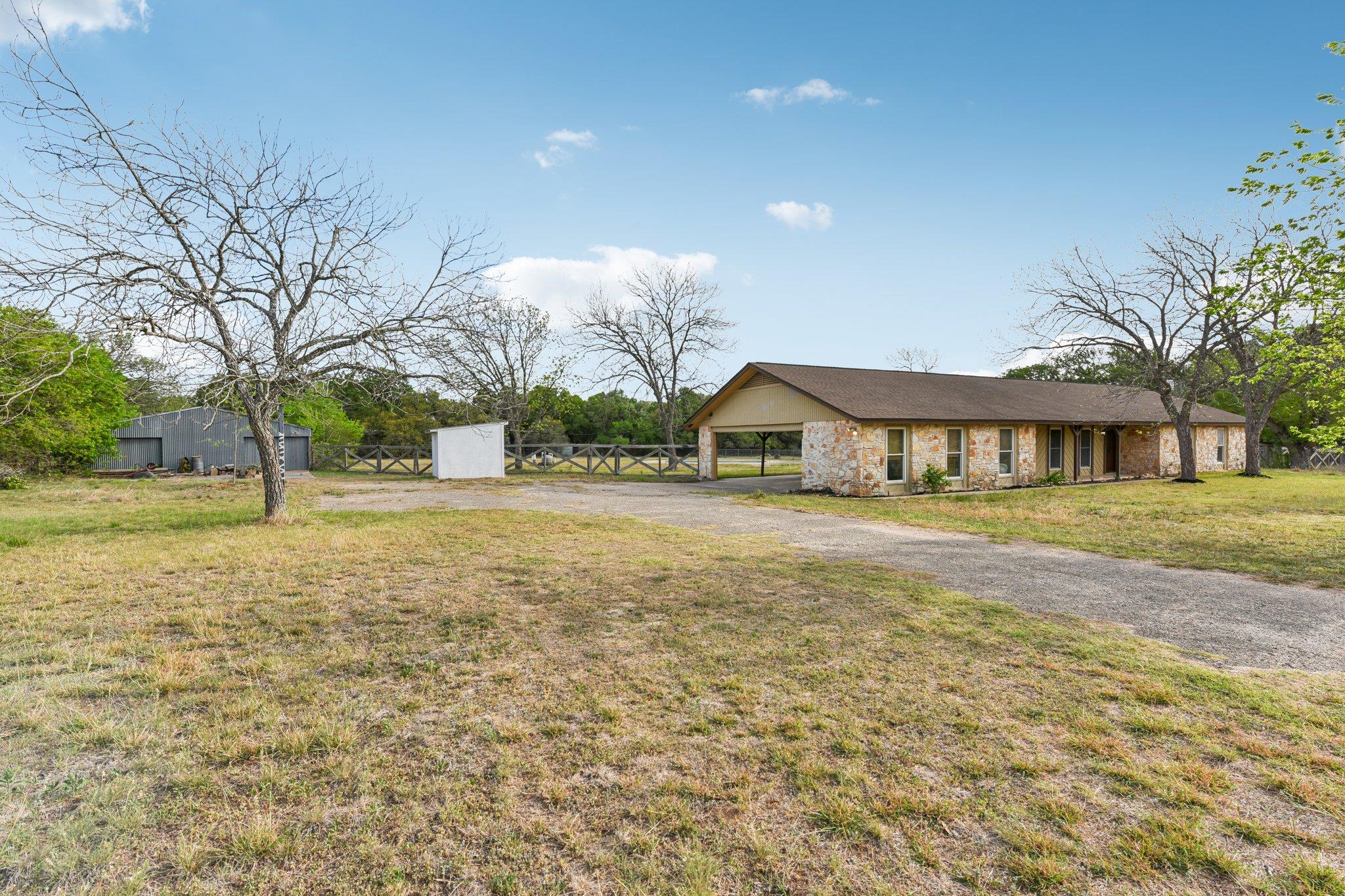 504 Buckaroo Trl, Buda, TX 78610