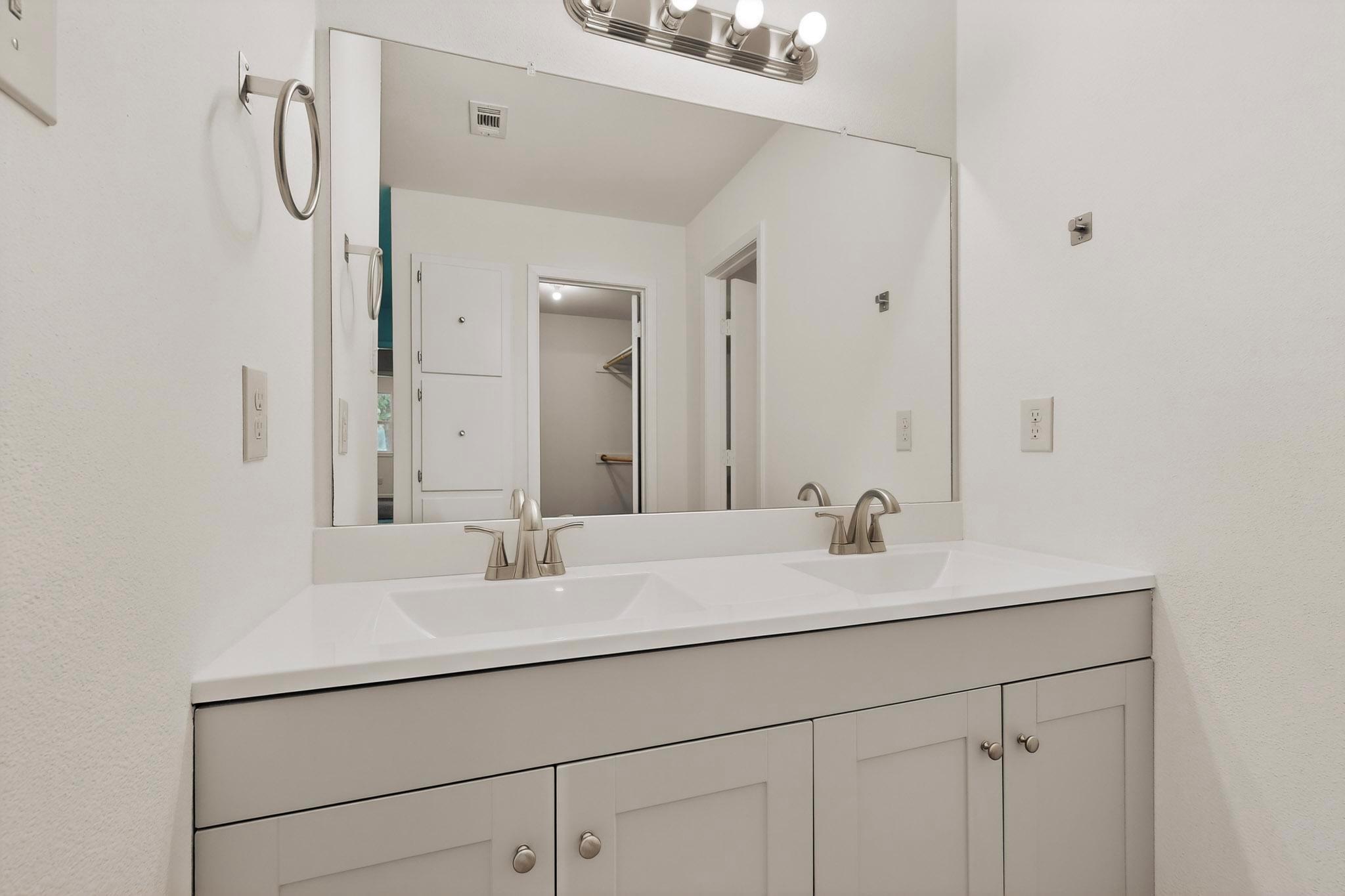 812 George St, Taylor, TX 76574